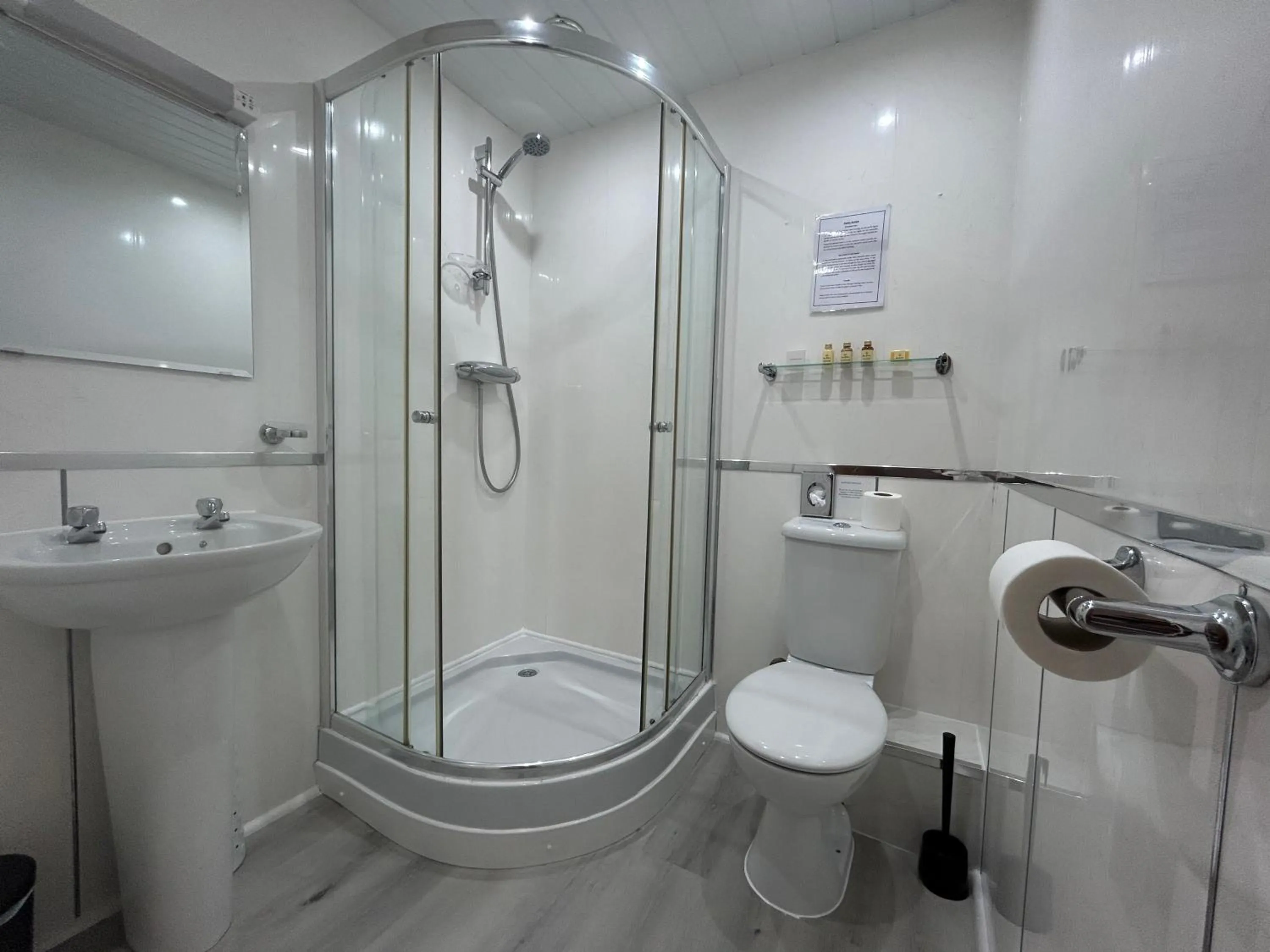 Bathroom in Lansdowne House with Private Car Park