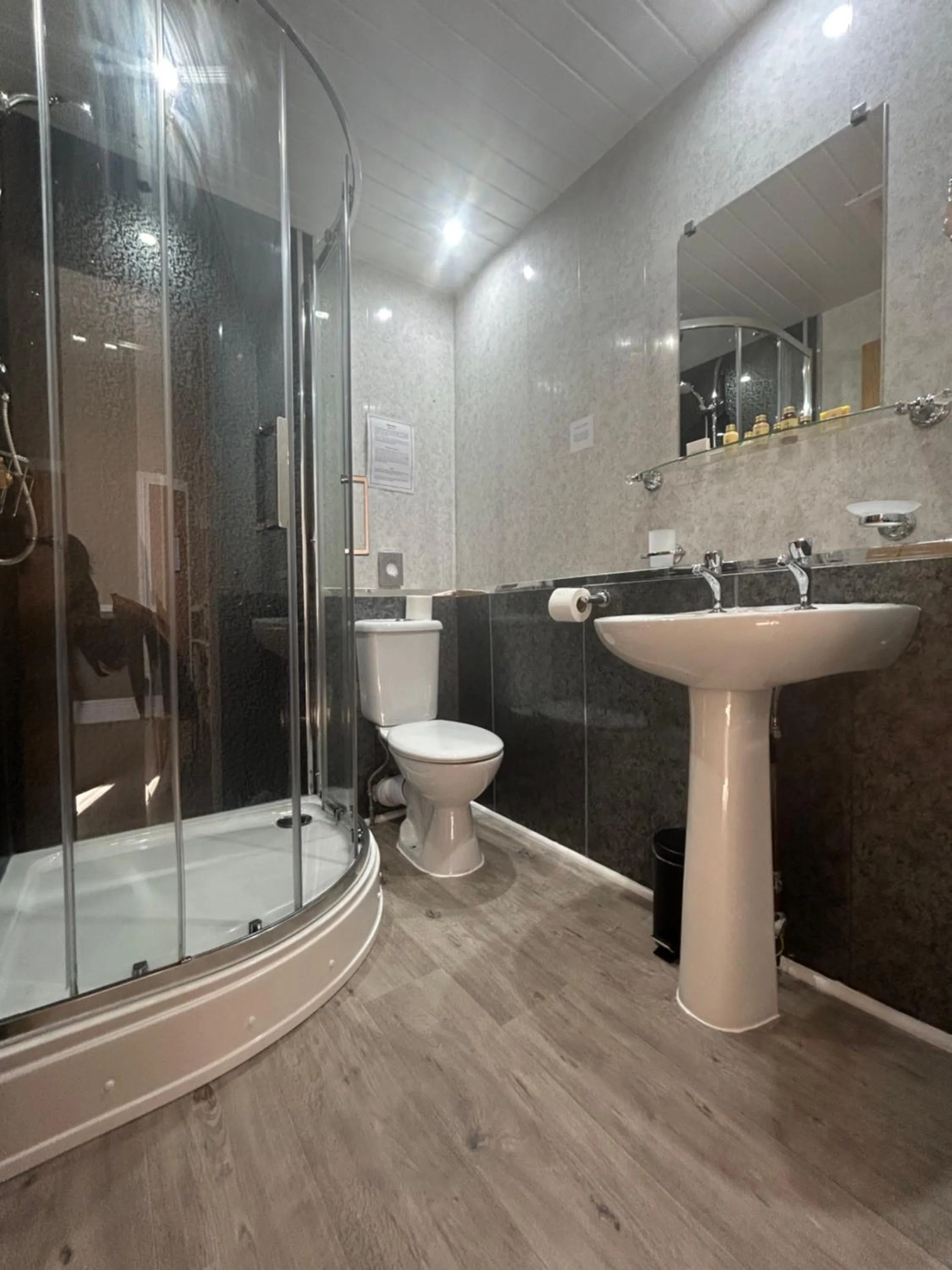 Bathroom in Lansdowne House with Private Car Park