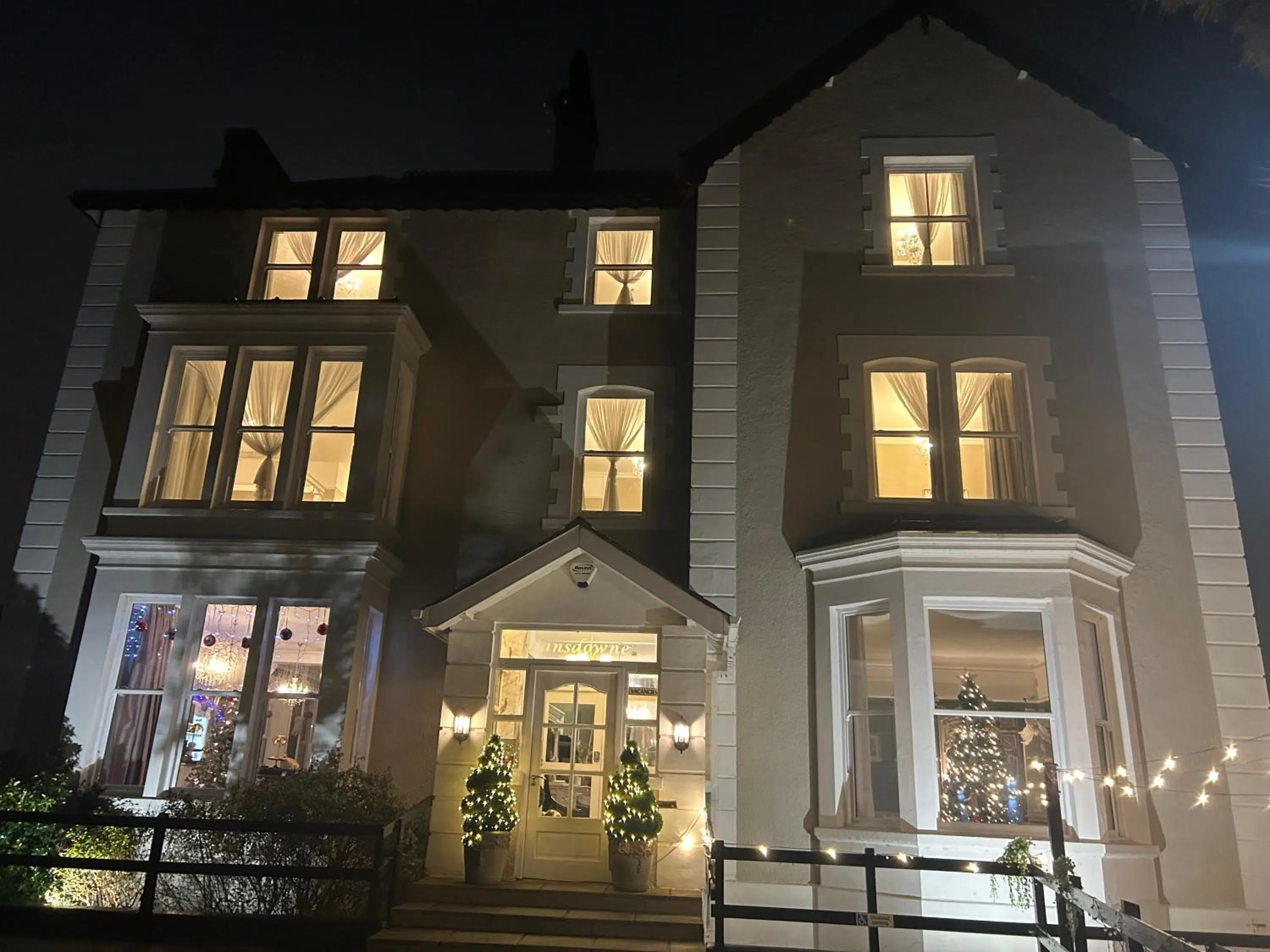 Property building in Lansdowne House with Private Car Park