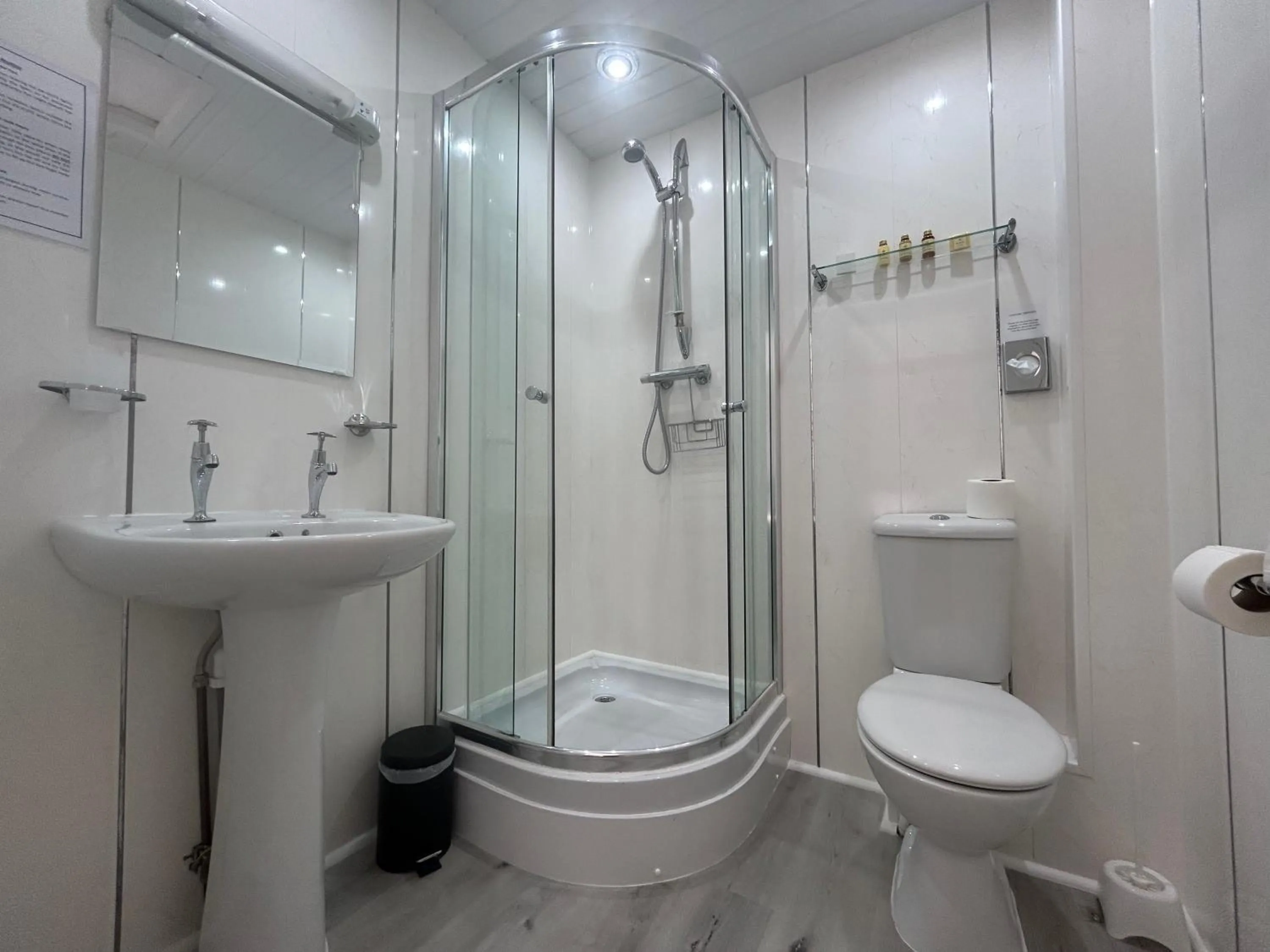 Bathroom in Lansdowne House with Private Car Park