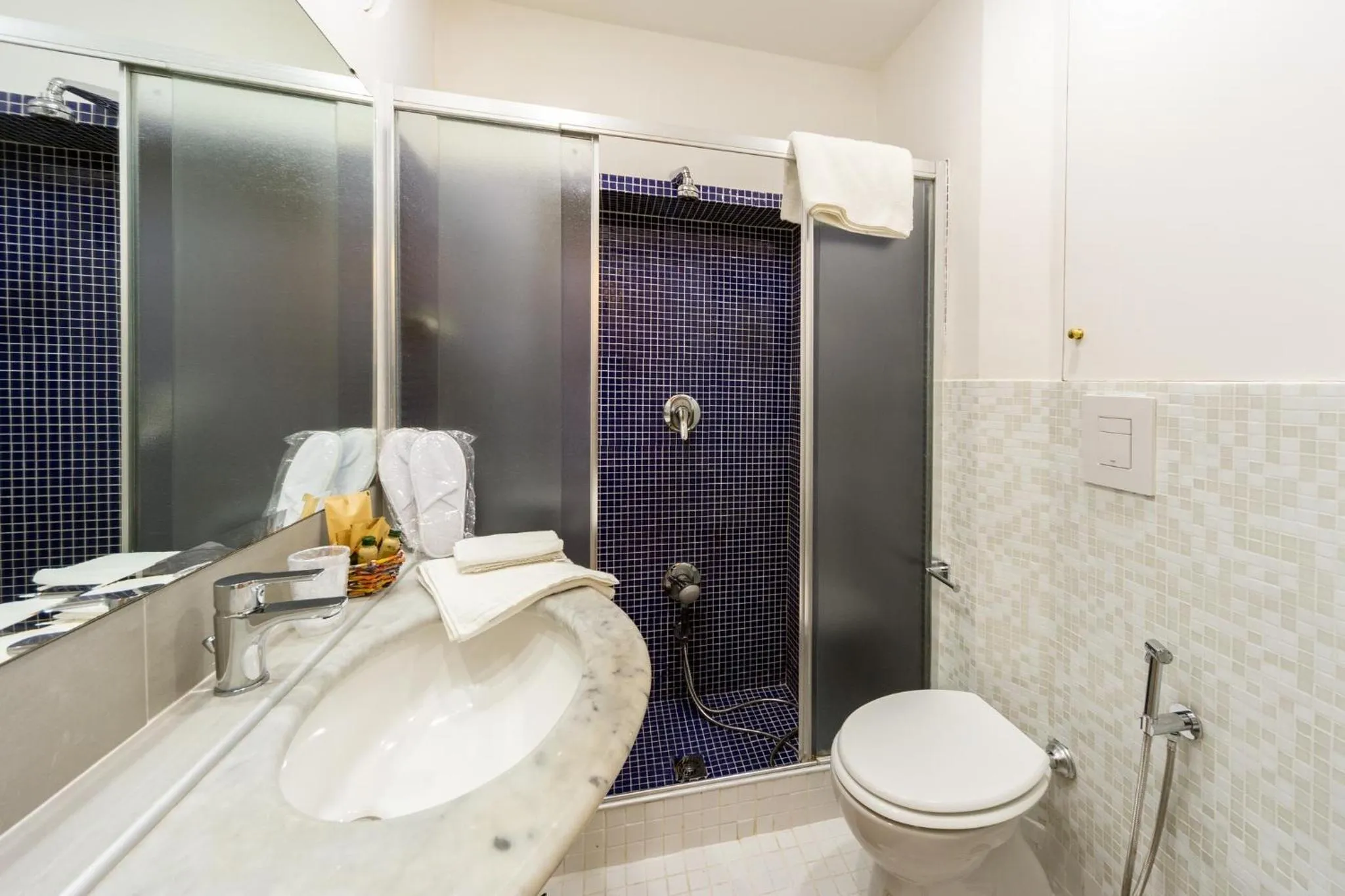 Shower in Barù in Chiaia