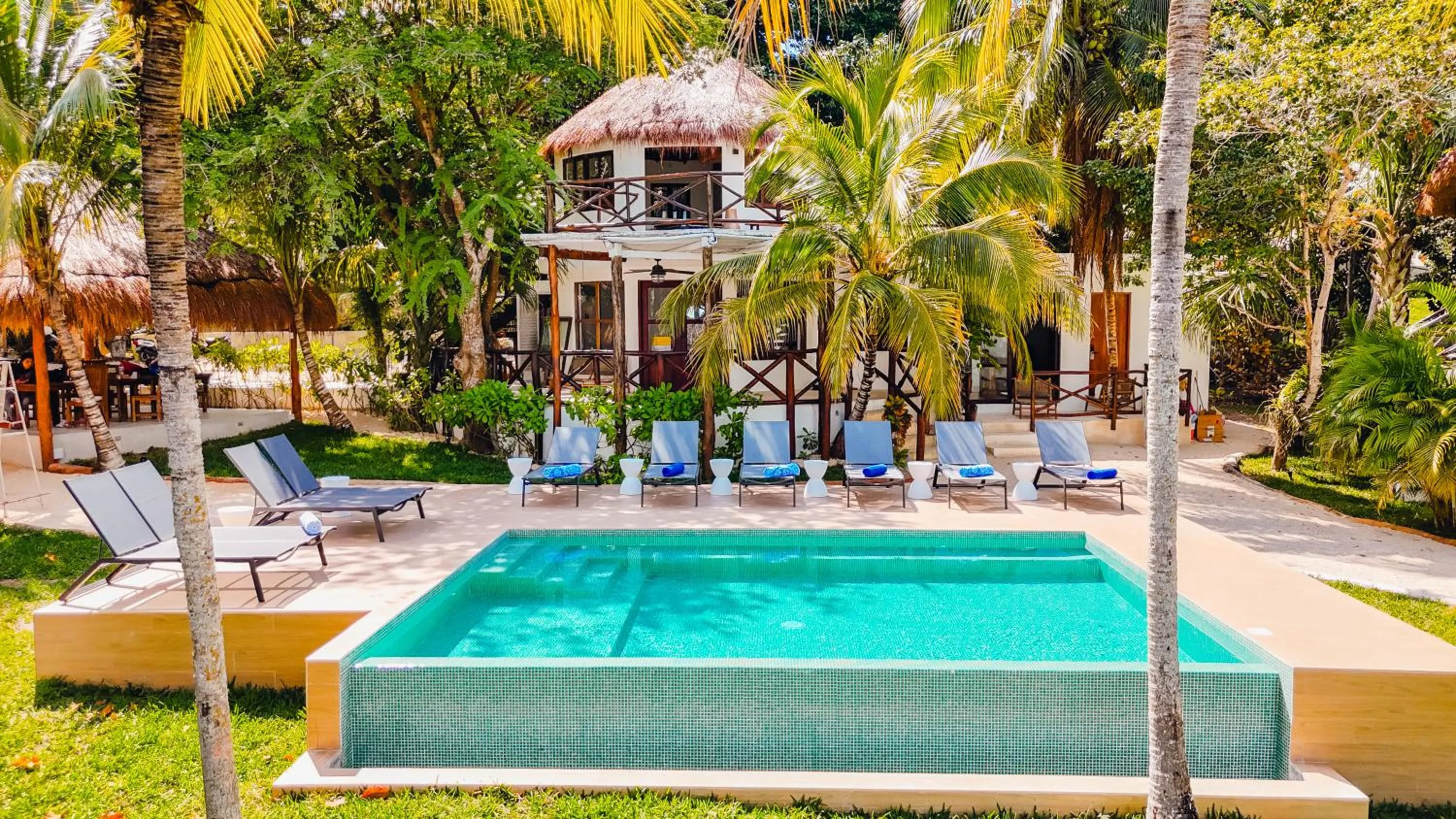 Day in Azulea Bacalar Hotel & Spa - Lagoon Front