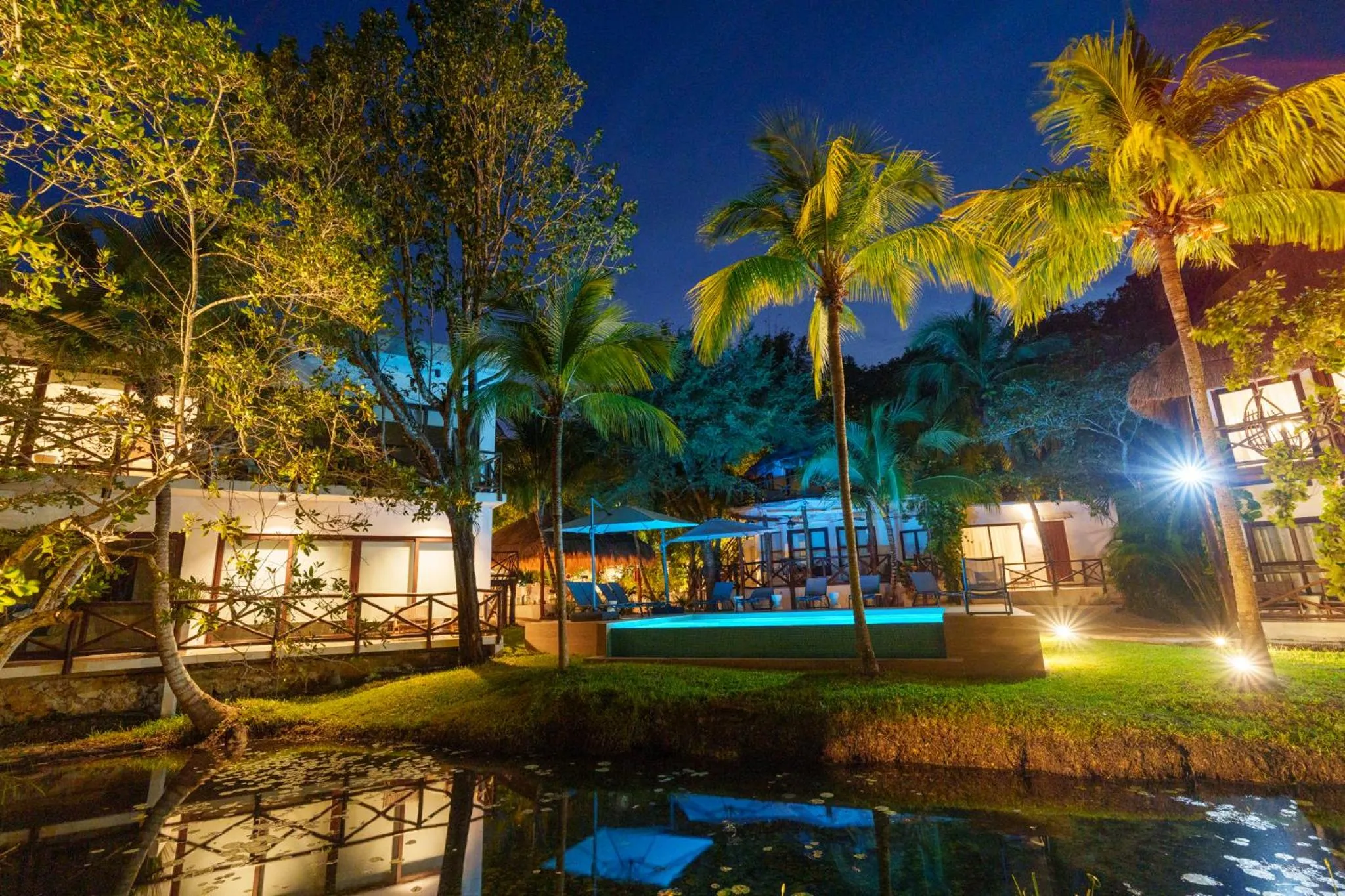 Night in Azulea Bacalar Hotel & Spa - Lagoon Front