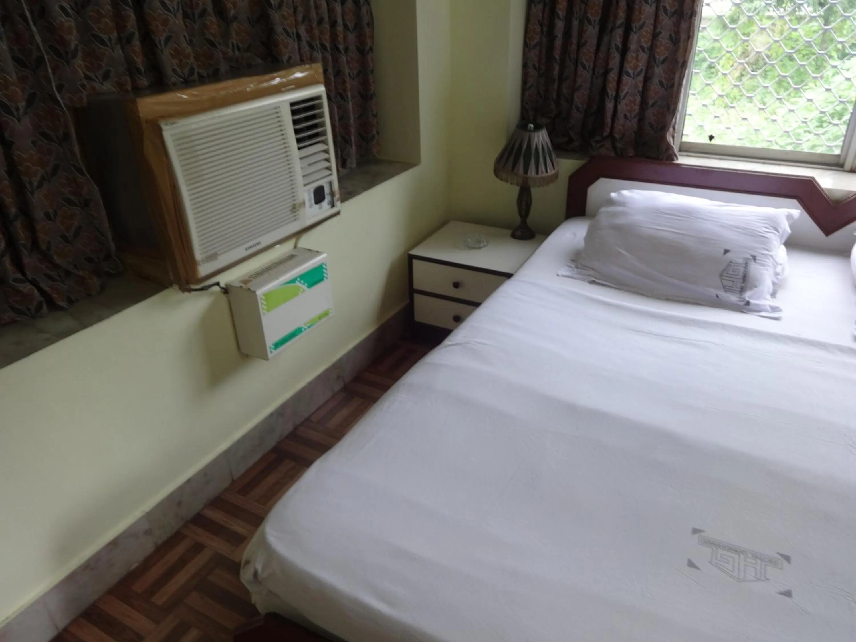 Photo of the whole room, Bed in Hotel Gandhara