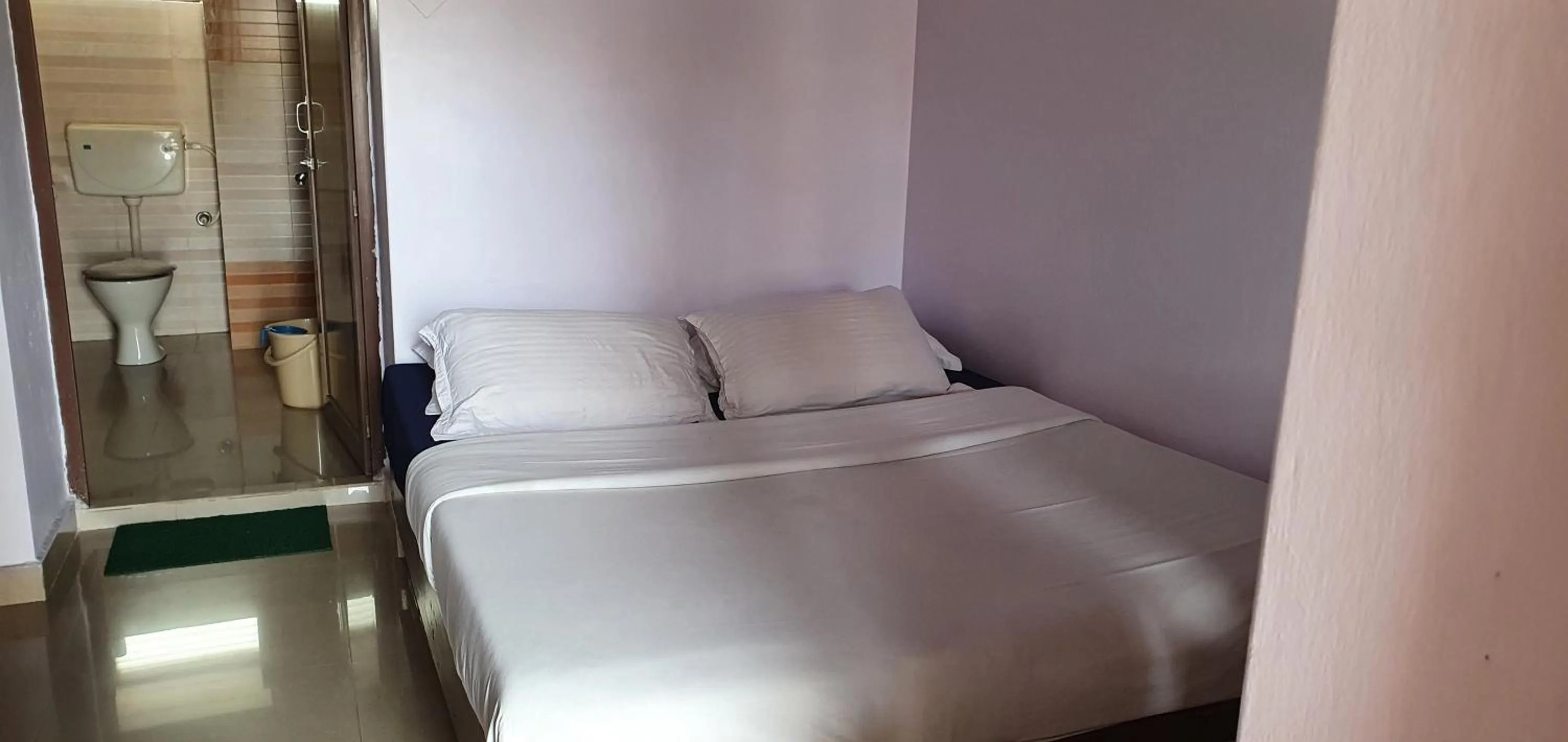 Living room, Bed in Hotel Gandhara