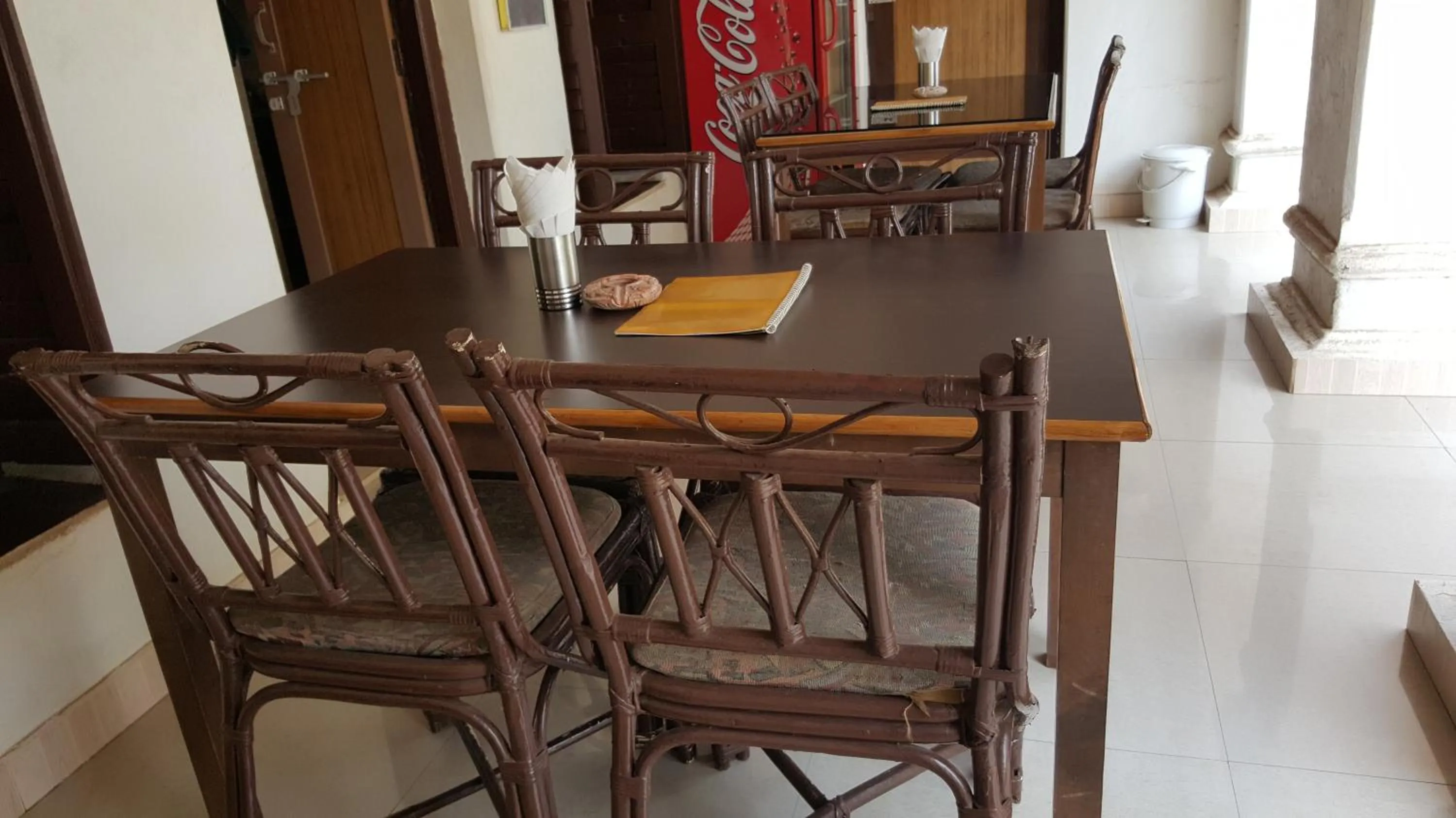 Restaurant/places to eat in Hotel Gandhara