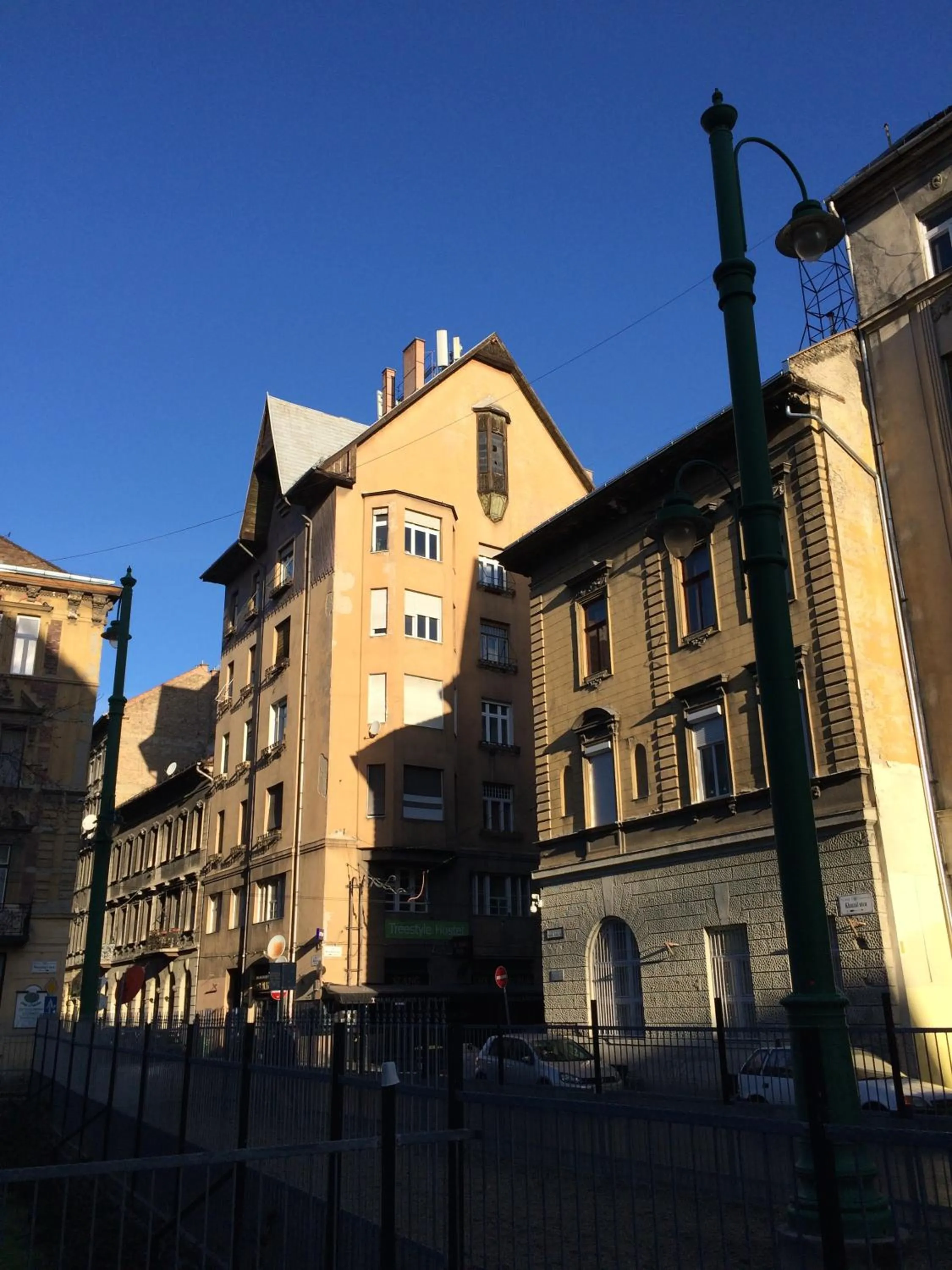 Neighbourhood in Hedonist Lodge