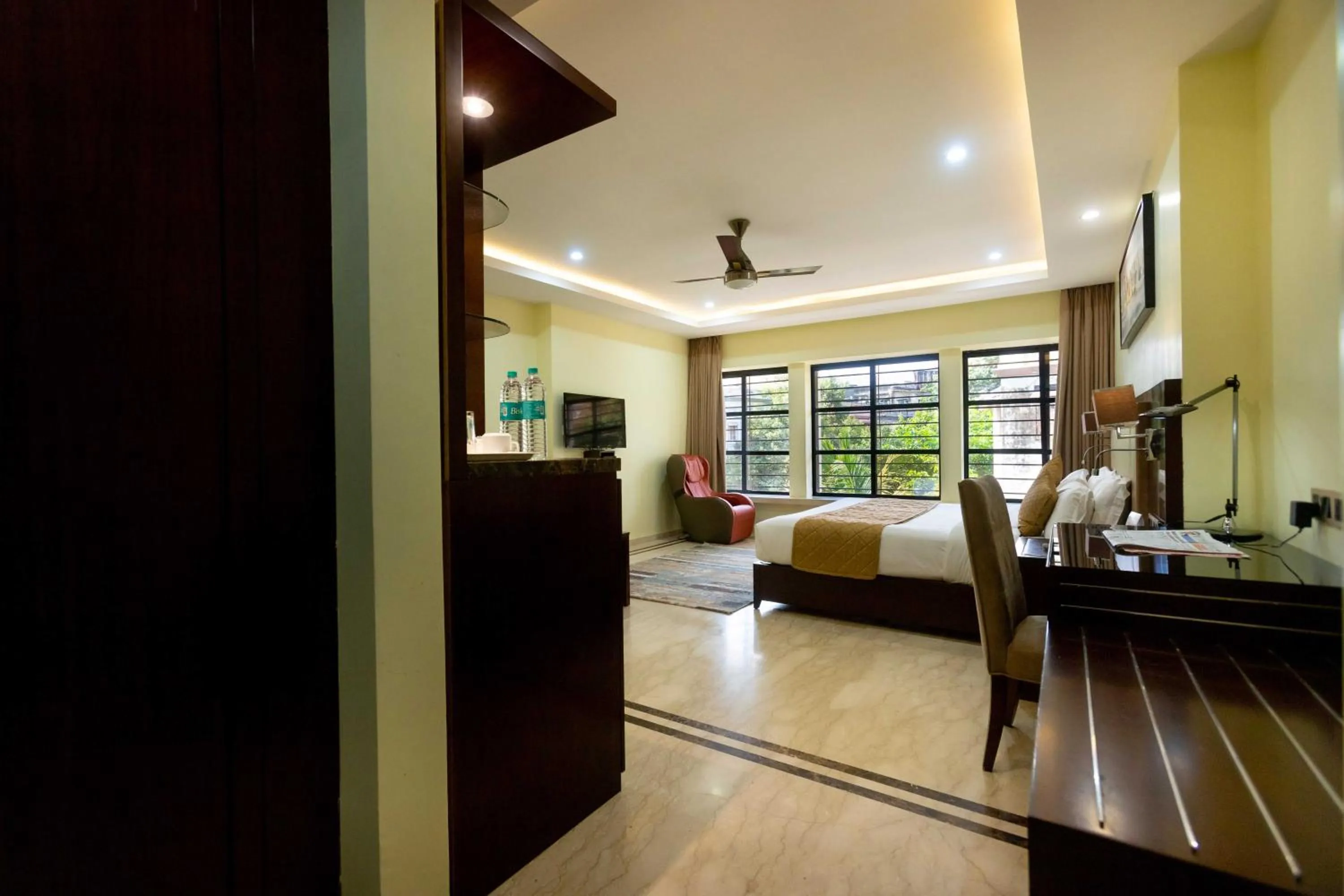 Bedroom, Bed in Hotel Godwin - Colaba