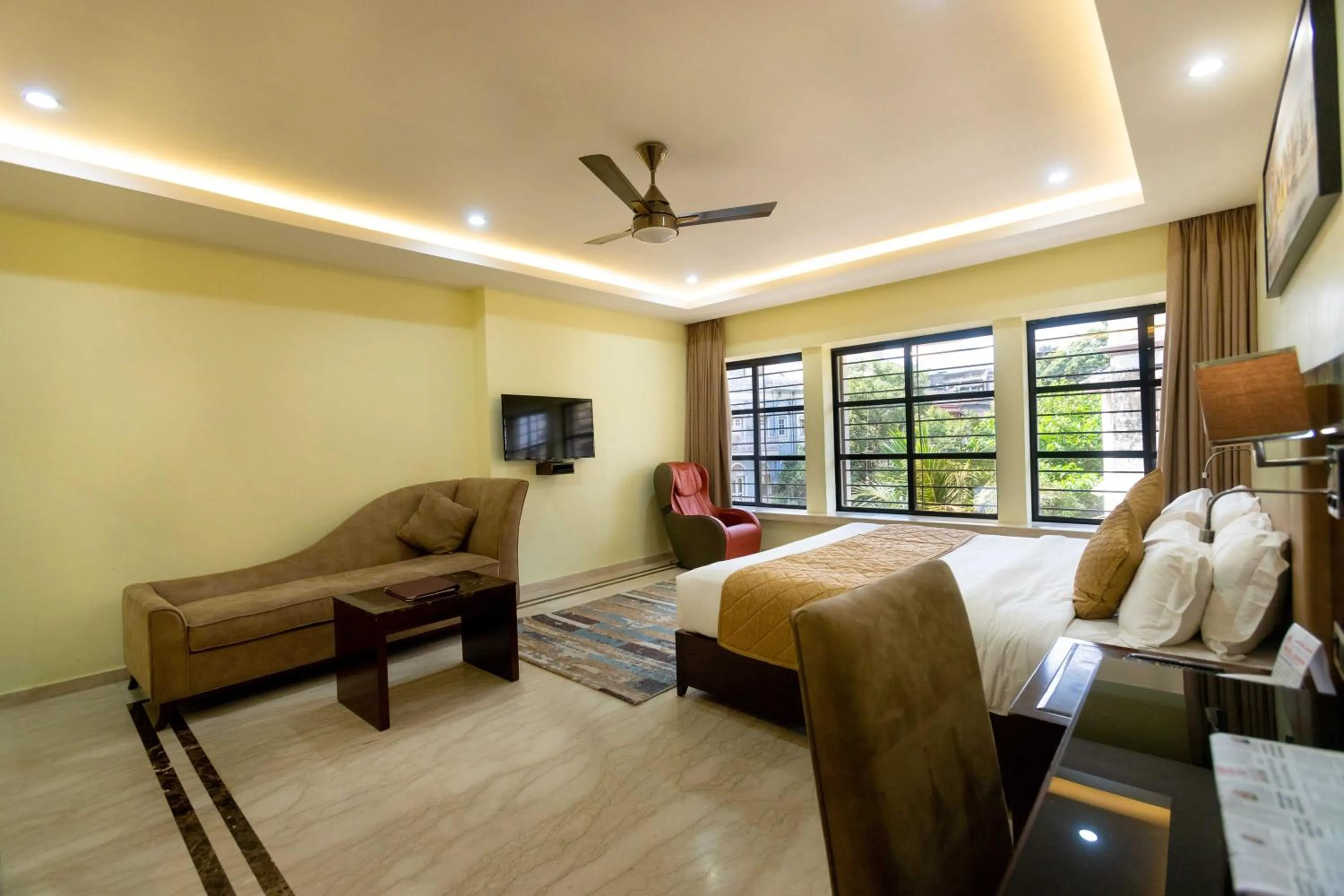 Photo of the whole room, Bed in Hotel Godwin - Colaba