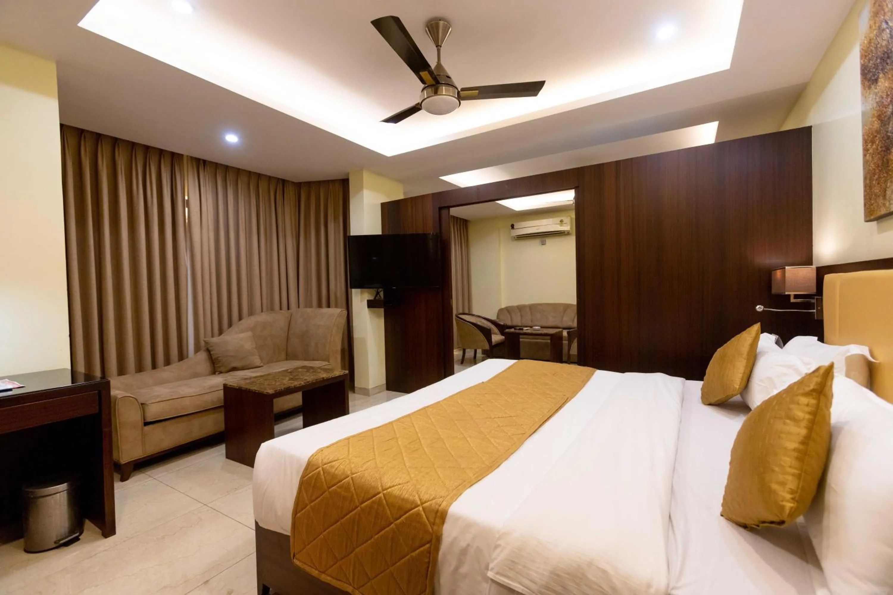 Photo of the whole room, Bed in Hotel Godwin - Colaba