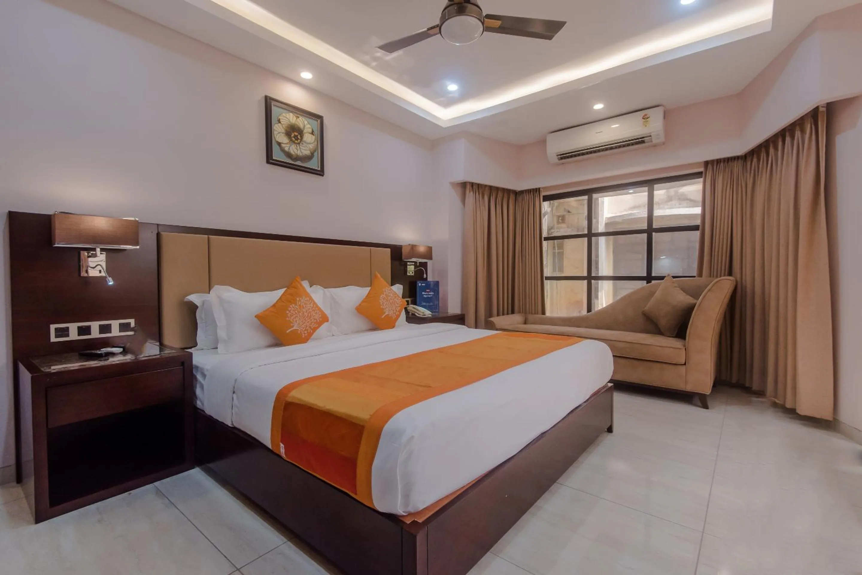 Bedroom, Bed in Hotel Godwin - Colaba