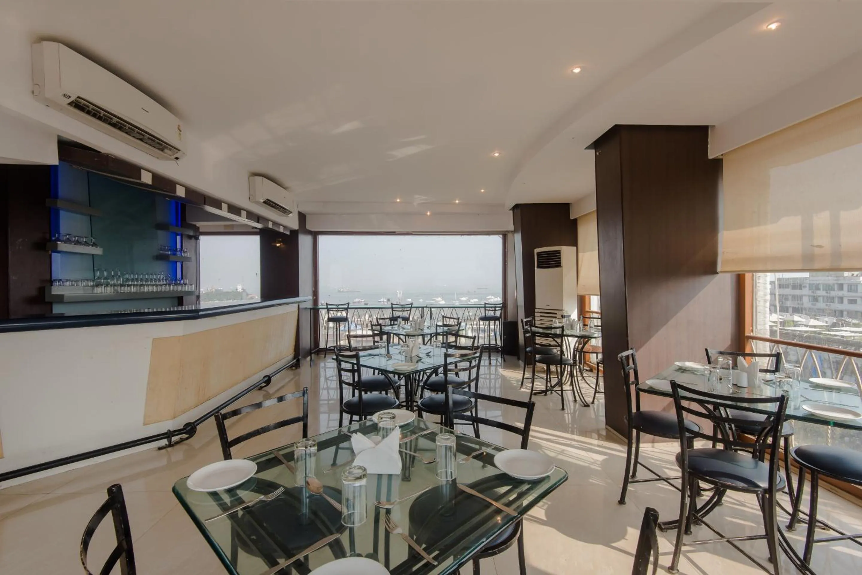 Restaurant/places to eat in Hotel Godwin - Colaba