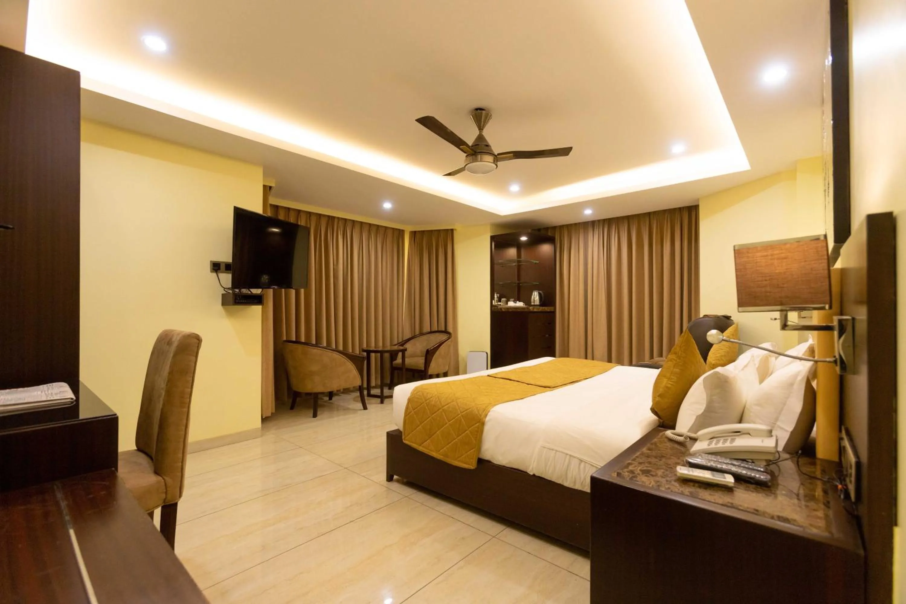 Photo of the whole room, Bed in Hotel Godwin - Colaba