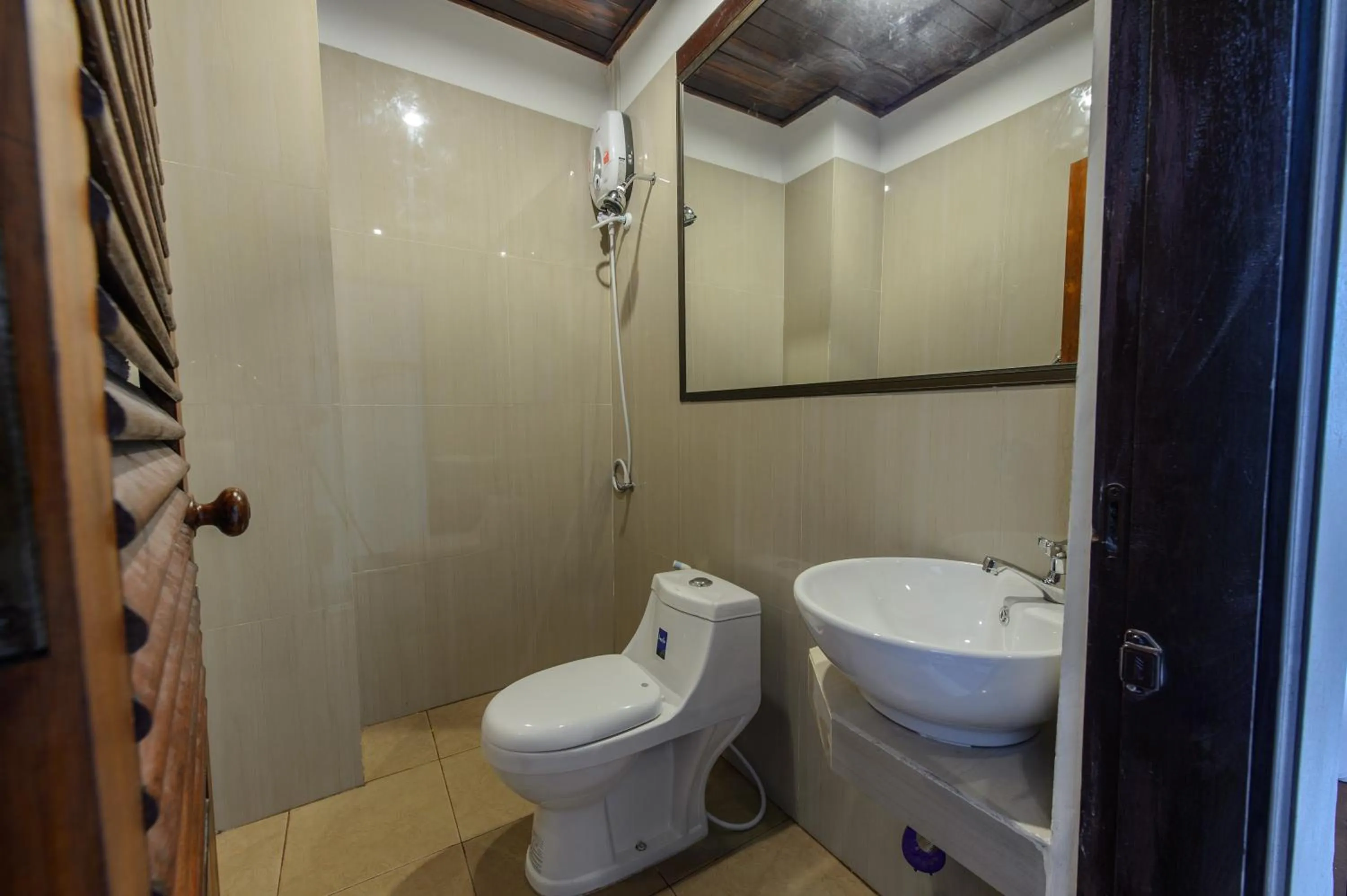 Bathroom in Sabaidee Guesthouse