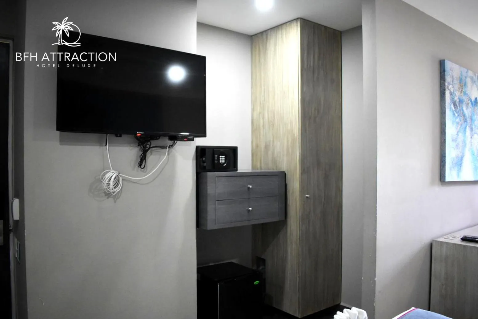TV and multimedia in Illusion Xpress I Attraction Hotel Deluxe