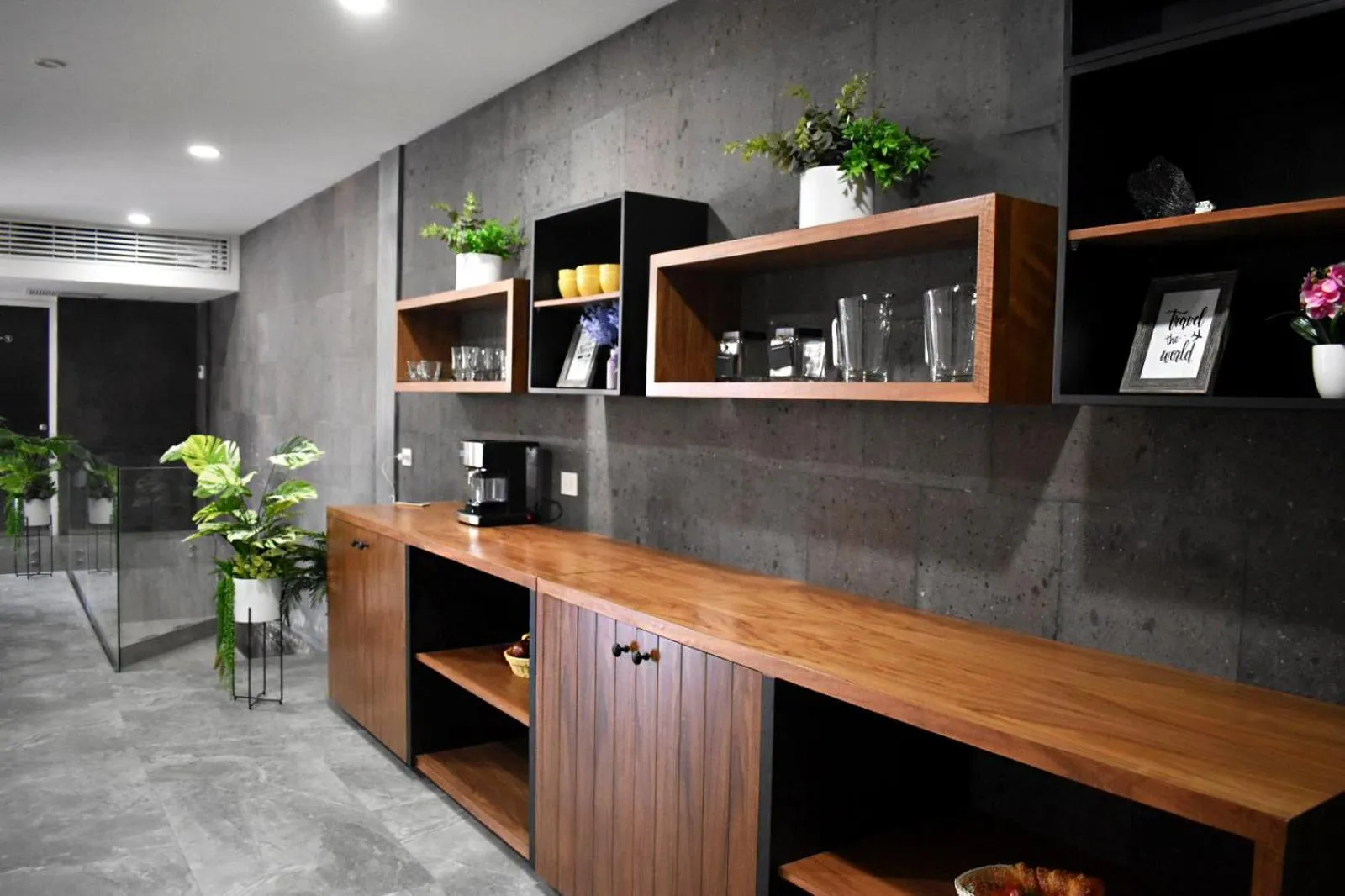 Communal lounge/ TV room in Illusion Xpress I Attraction Hotel Deluxe