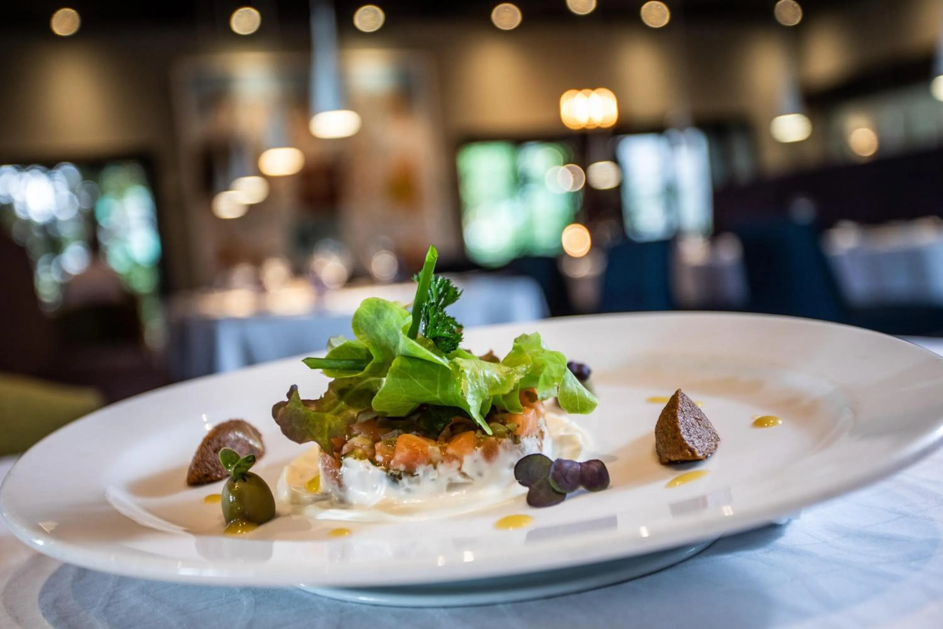 Restaurant/places to eat in Hennessy Park Hotel