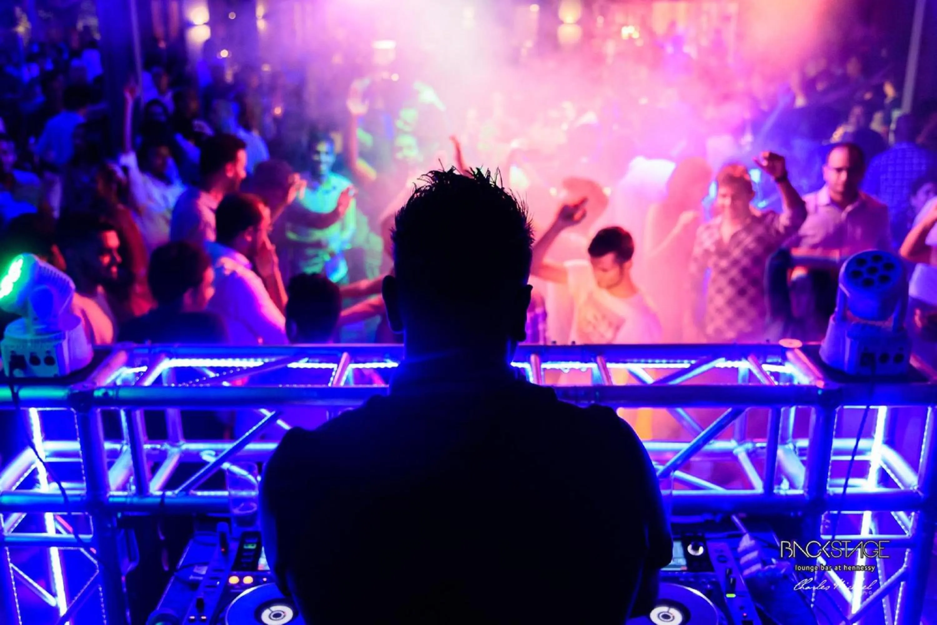 Nightclub / DJ in Hennessy Park Hotel