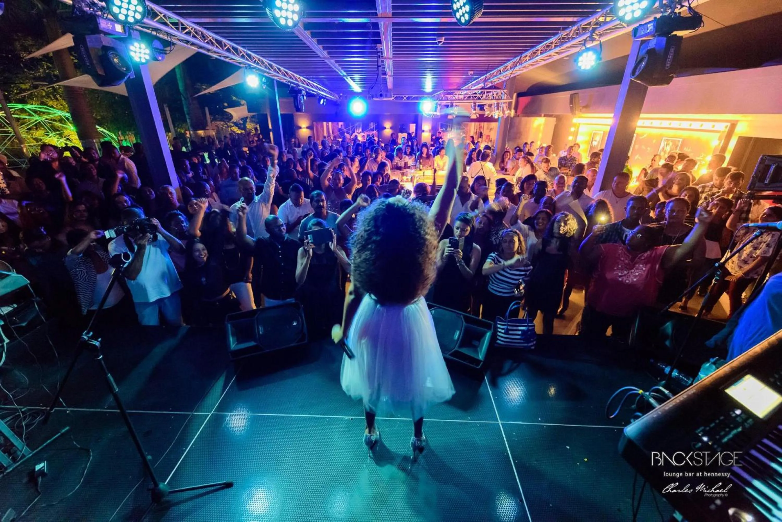 Nightclub / DJ in Hennessy Park Hotel