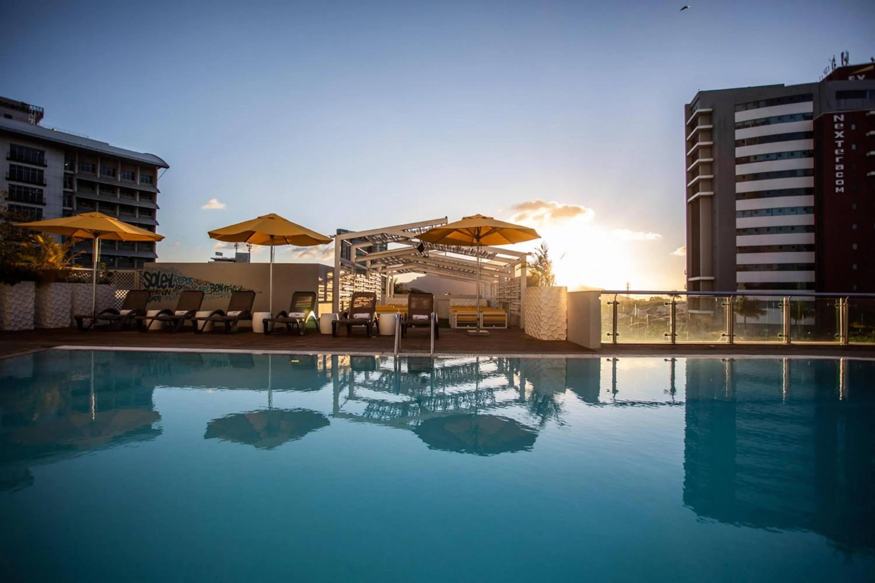 Swimming pool in Hennessy Park Hotel