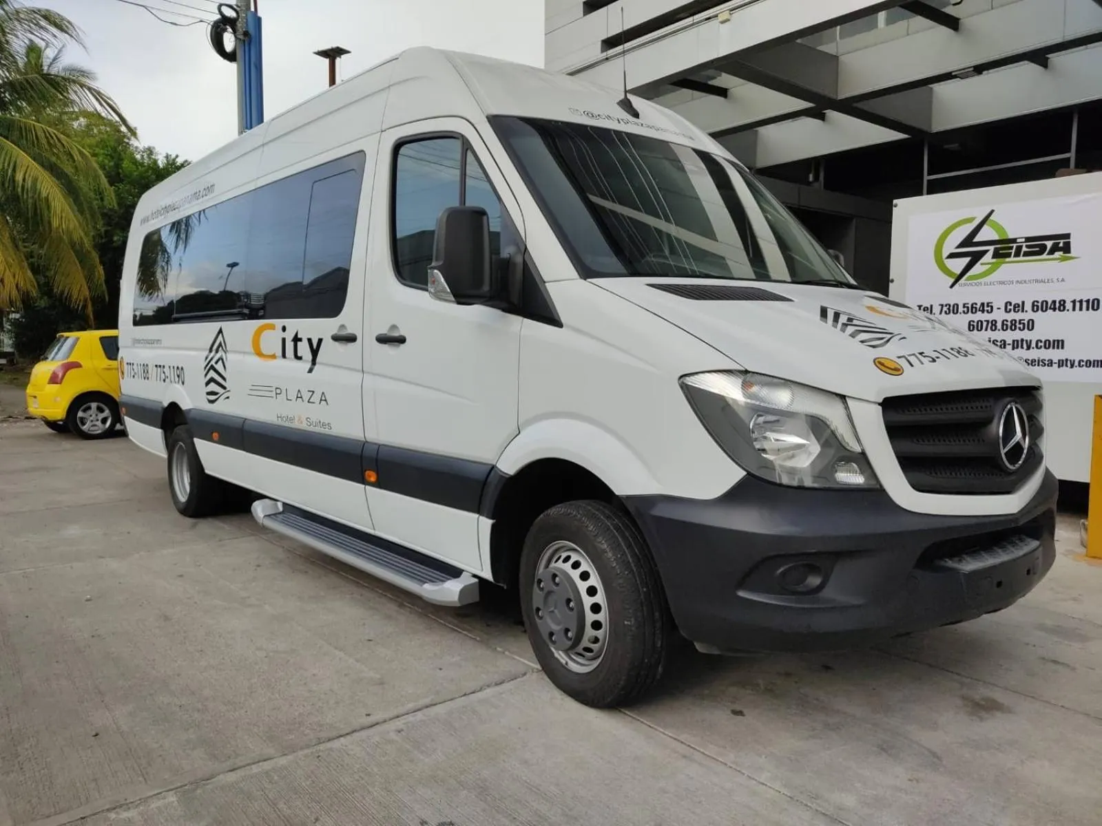 shuttle in Hotel City Plaza & Suites