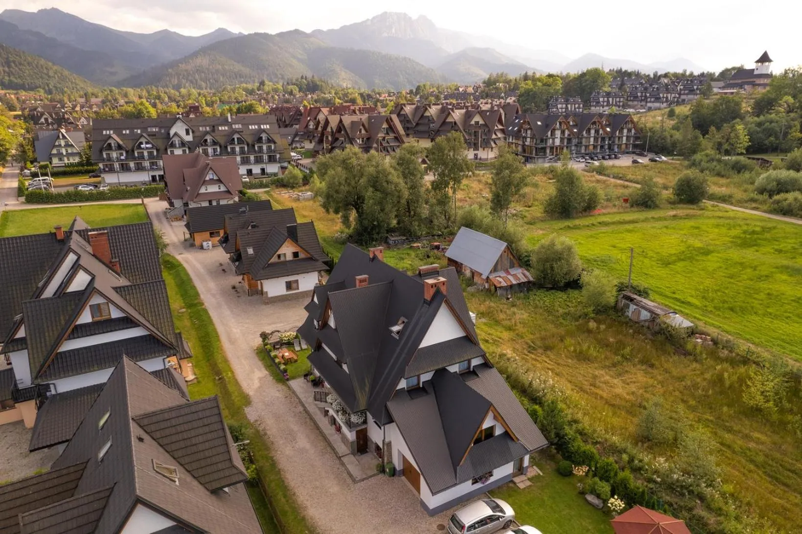 Property building in Willa Wrzos