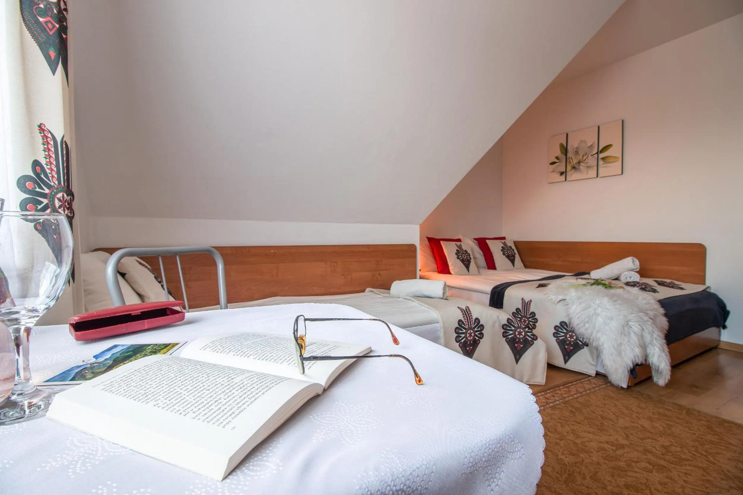 Photo of the whole room, Bed in Willa Wrzos