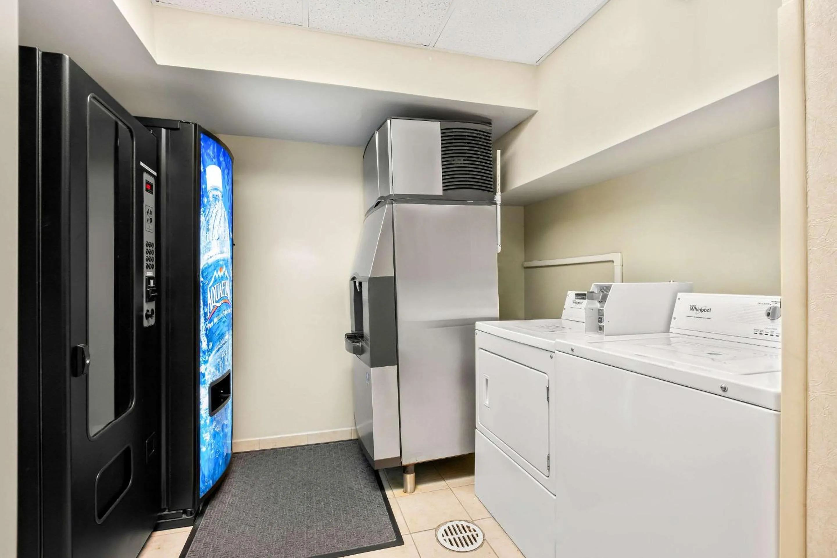 Other, Bed in Quality Inn Edison-New Brunswick