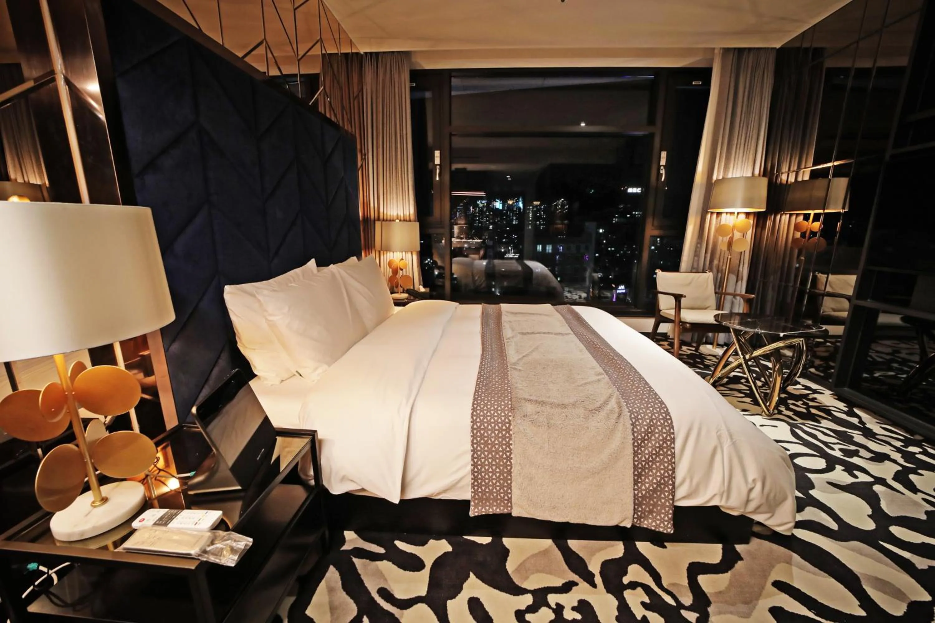 Bed in Best Louis Hamilton Hotel Gwangan