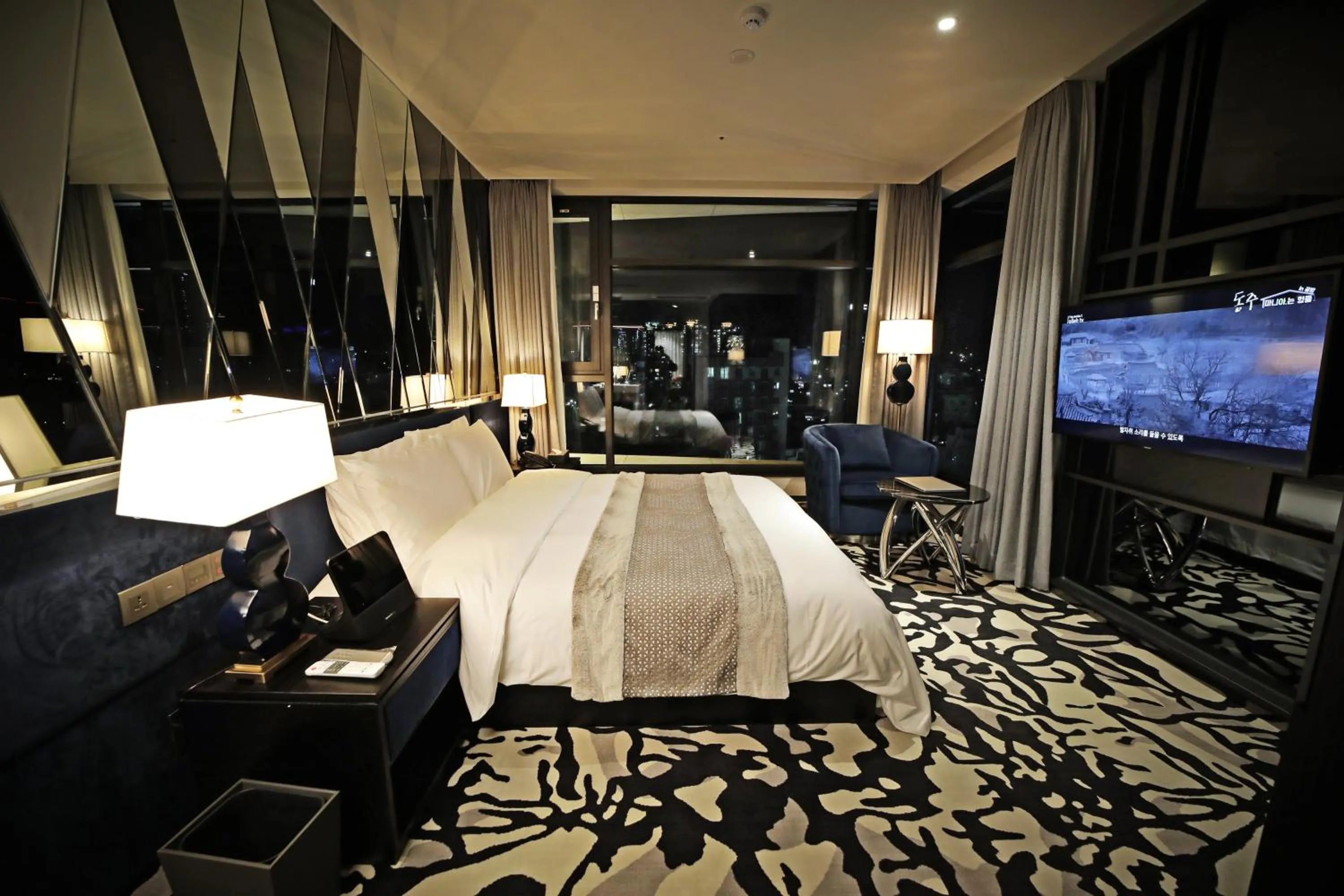 Bed in Best Louis Hamilton Hotel Gwangan