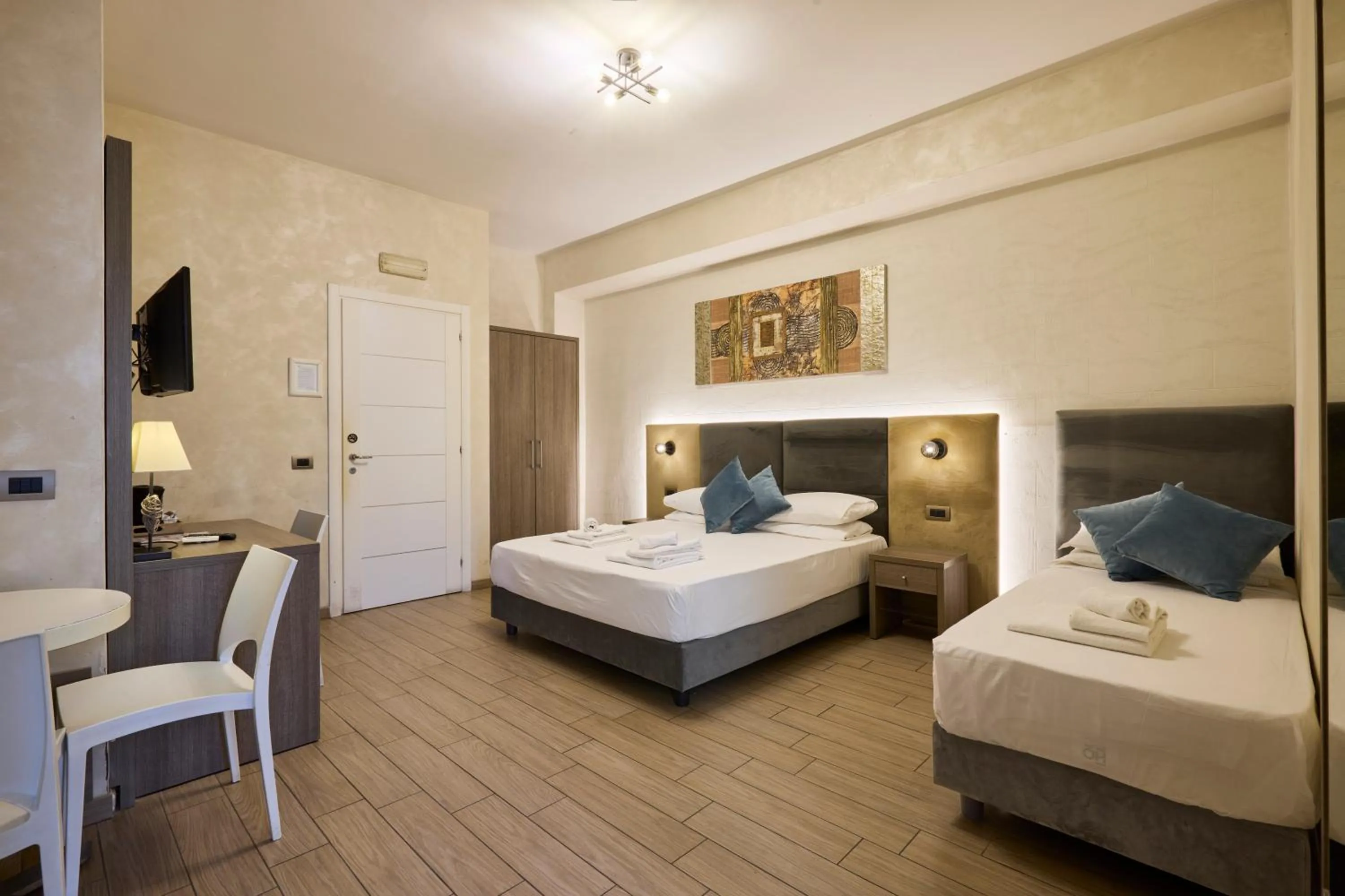 Photo of the whole room, Bed in Relais Tiburtina