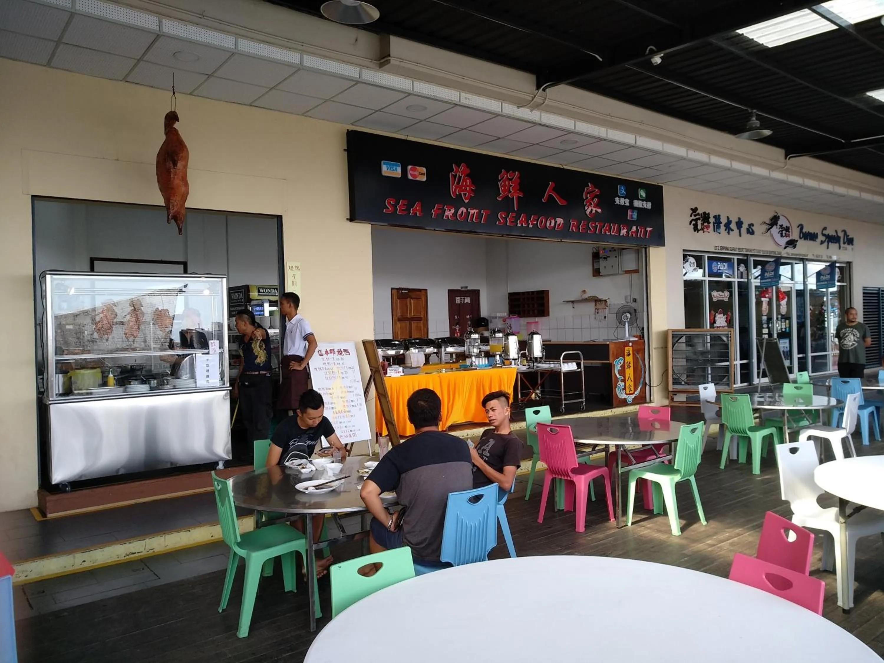 Restaurant/places to eat in Wave View Hotel