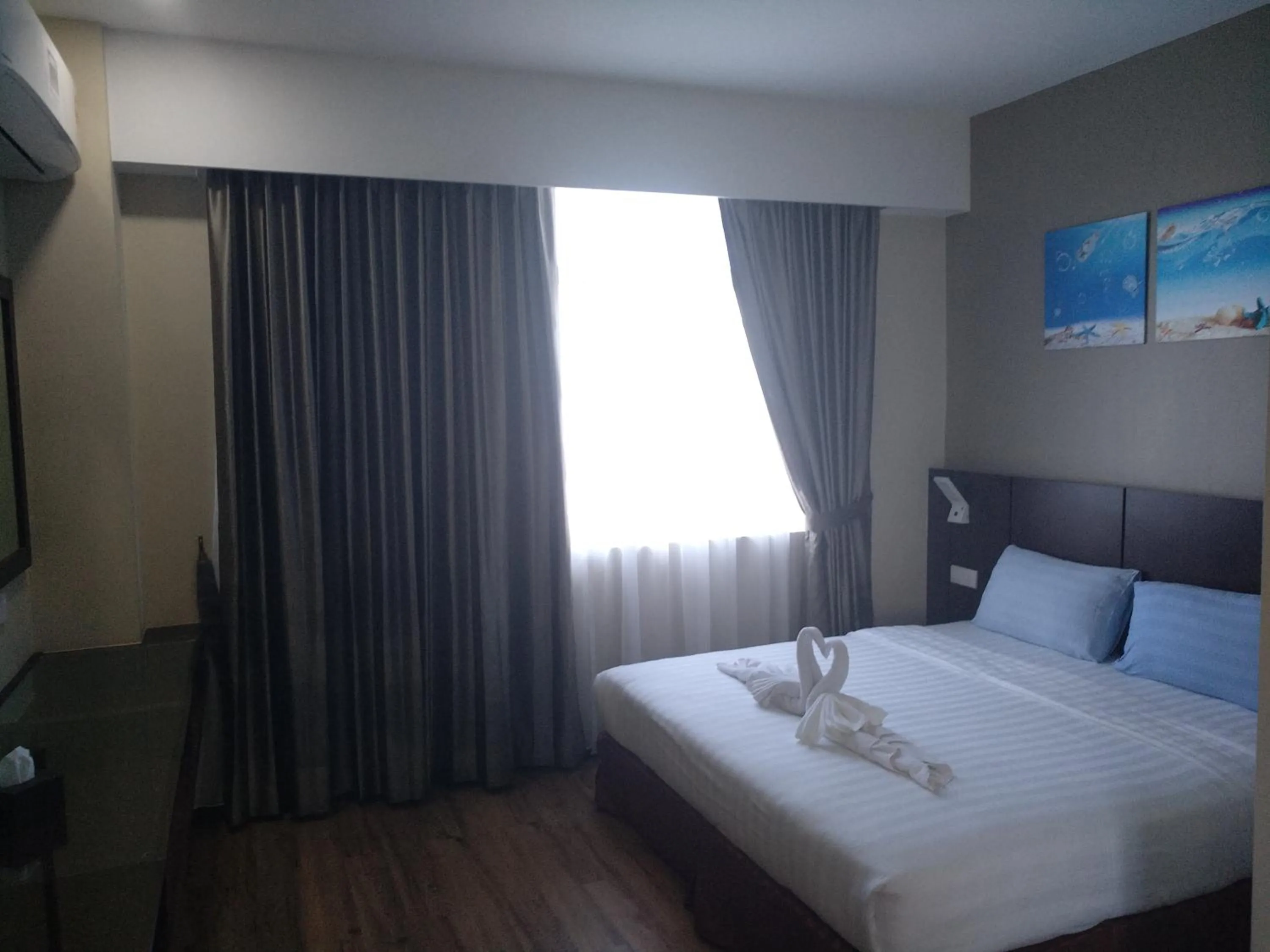 Bed in Wave View Hotel