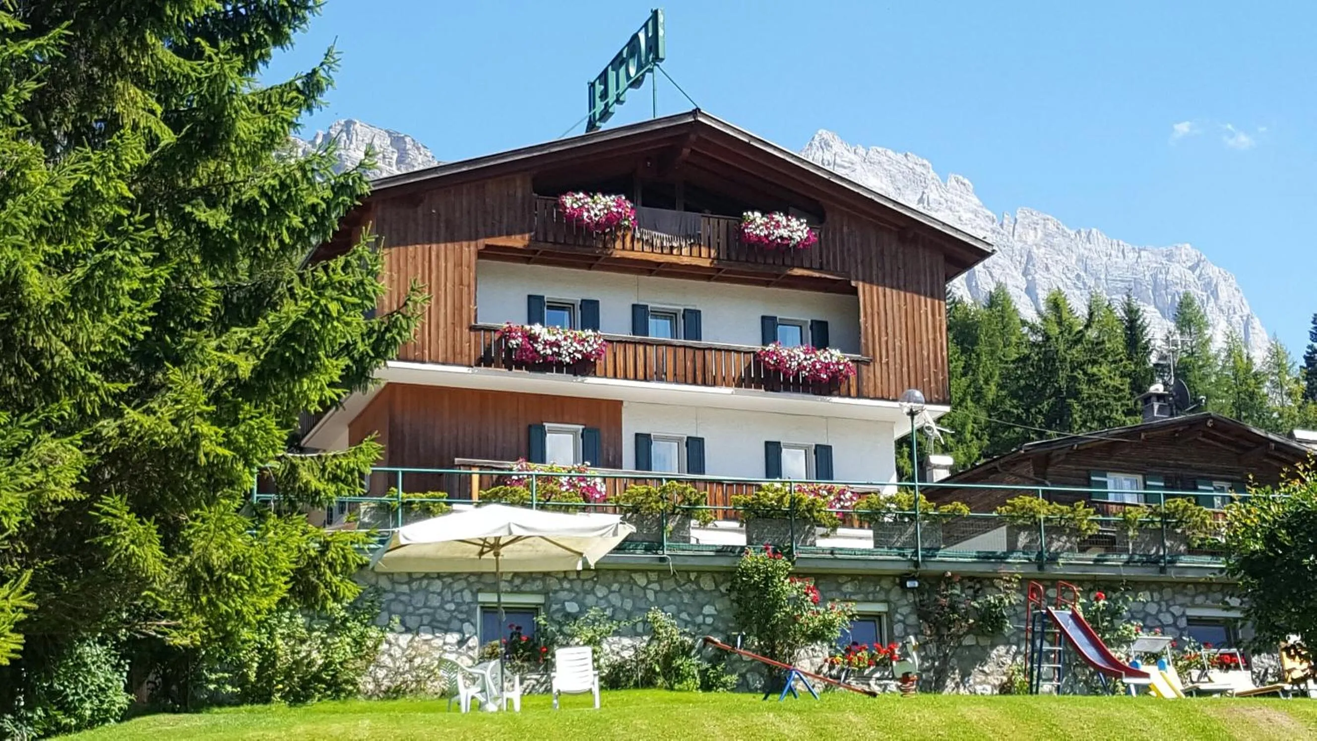 Property building in Hotel Villa Gaia