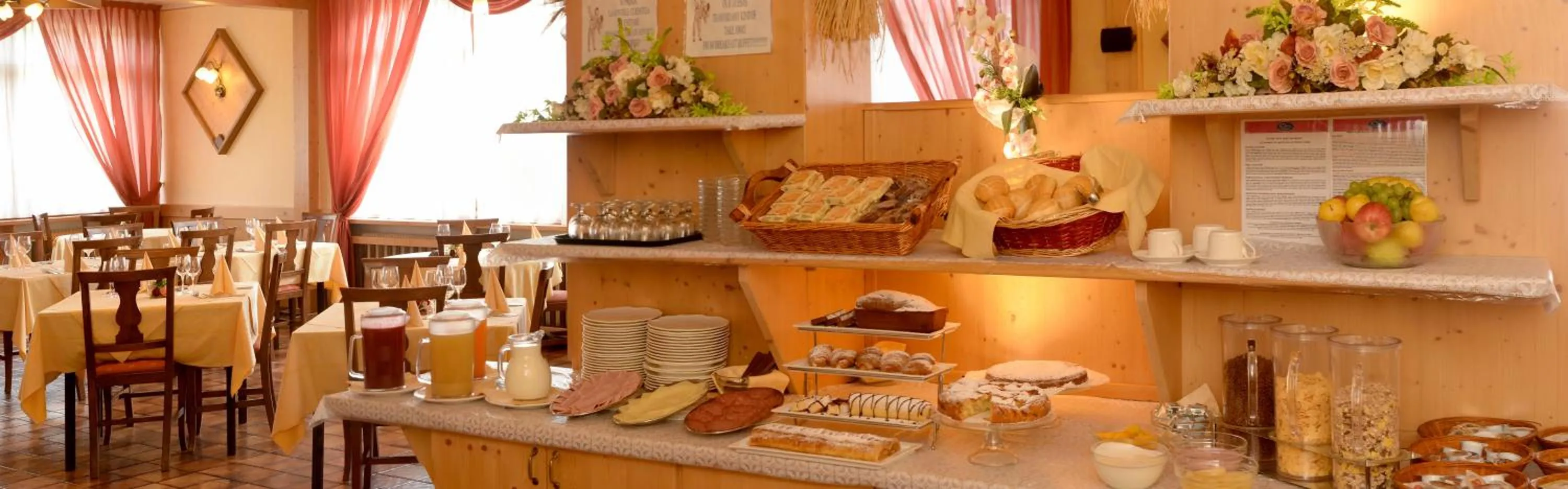 Buffet breakfast in Hotel Dalla Serra