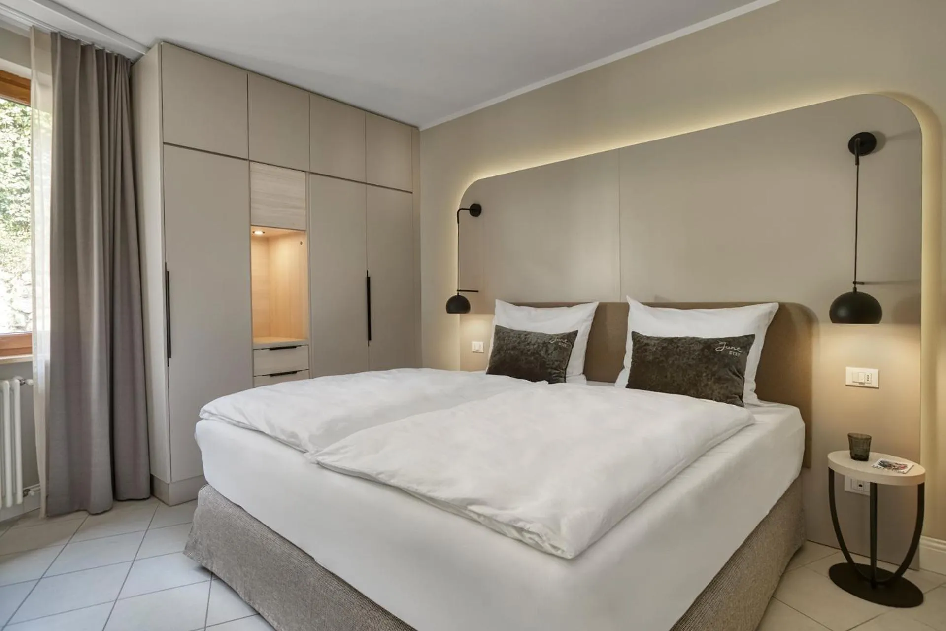 Bedroom, Bed in June Stay Lake Garda