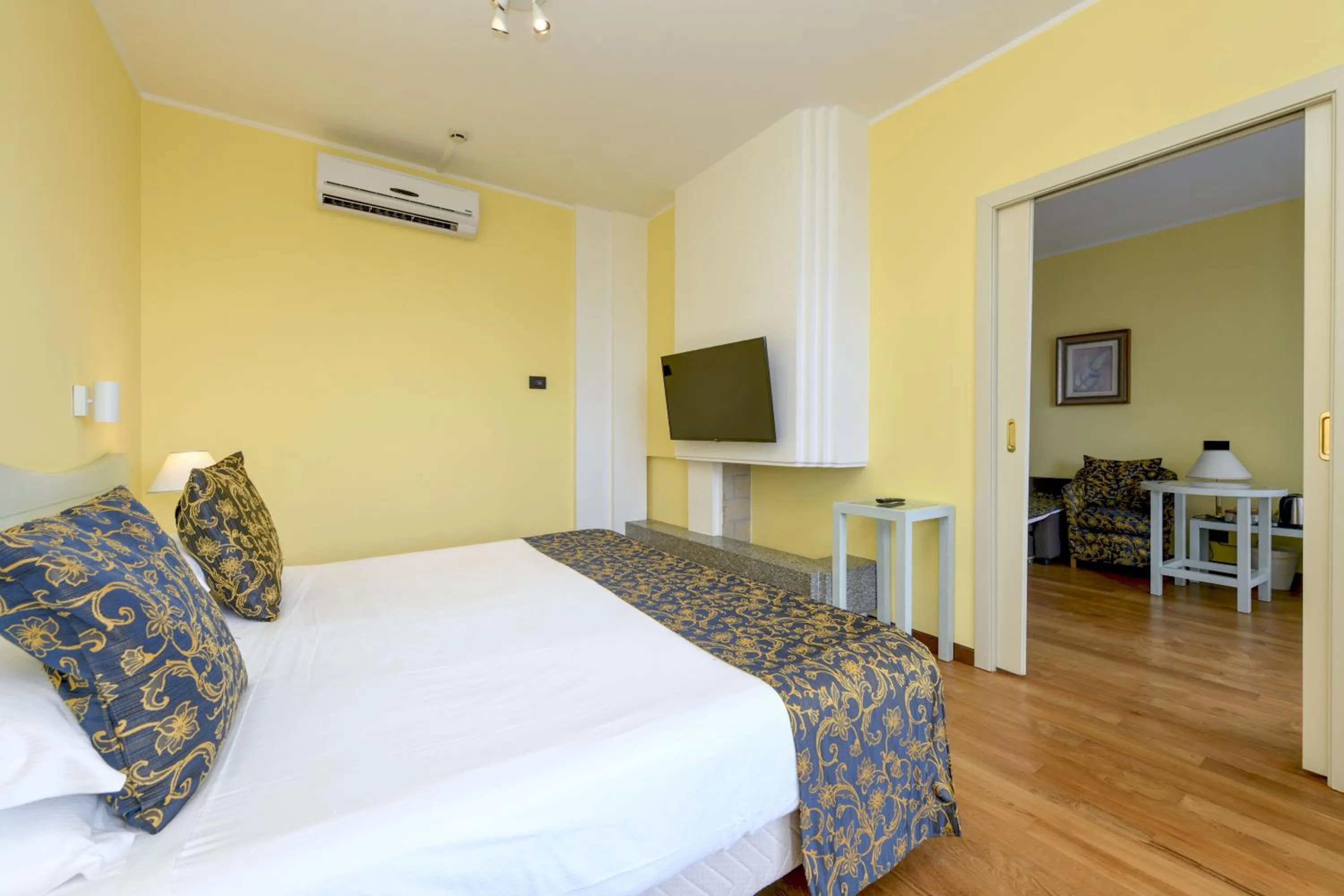 Bed in Lido International