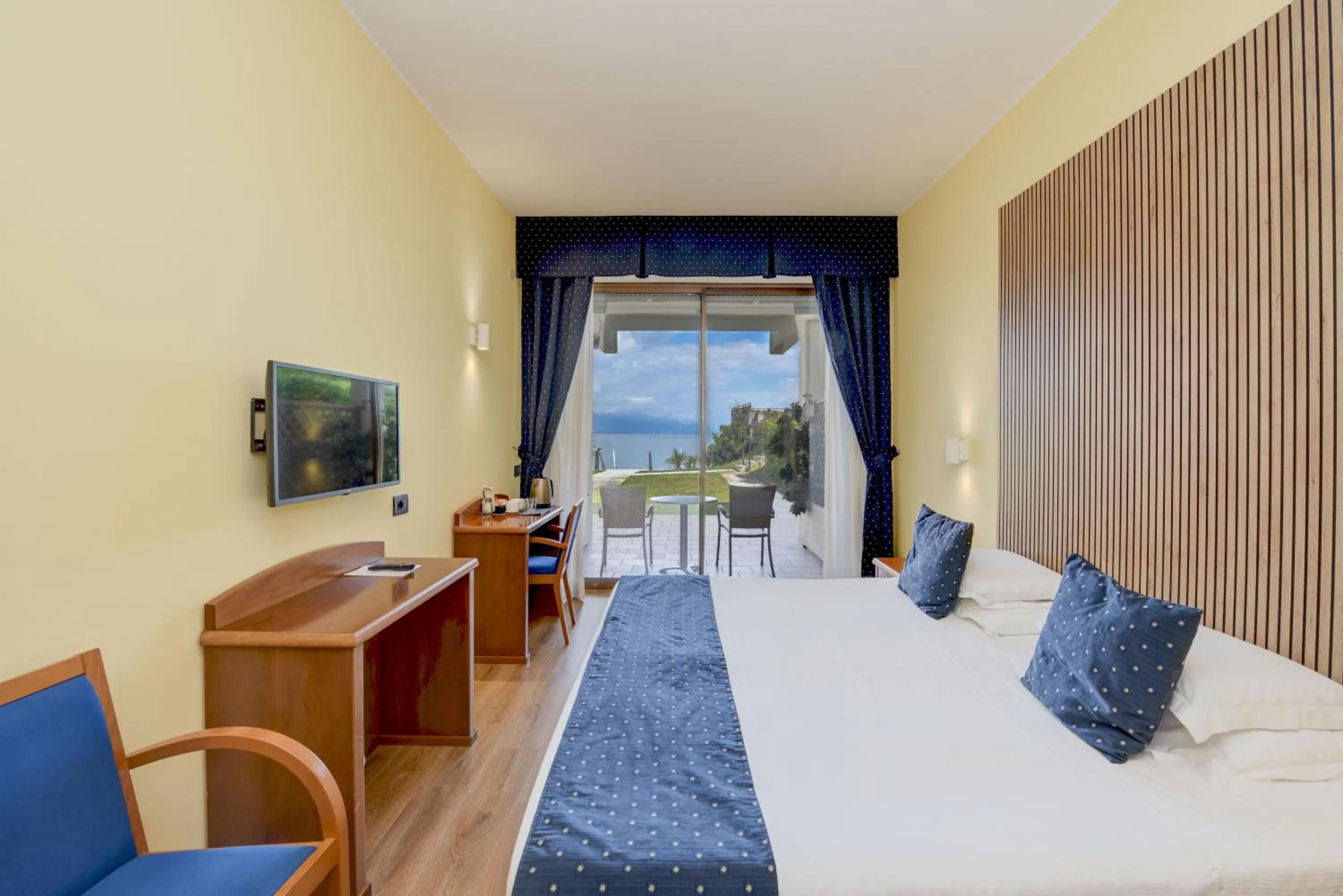 Bed in Lido International