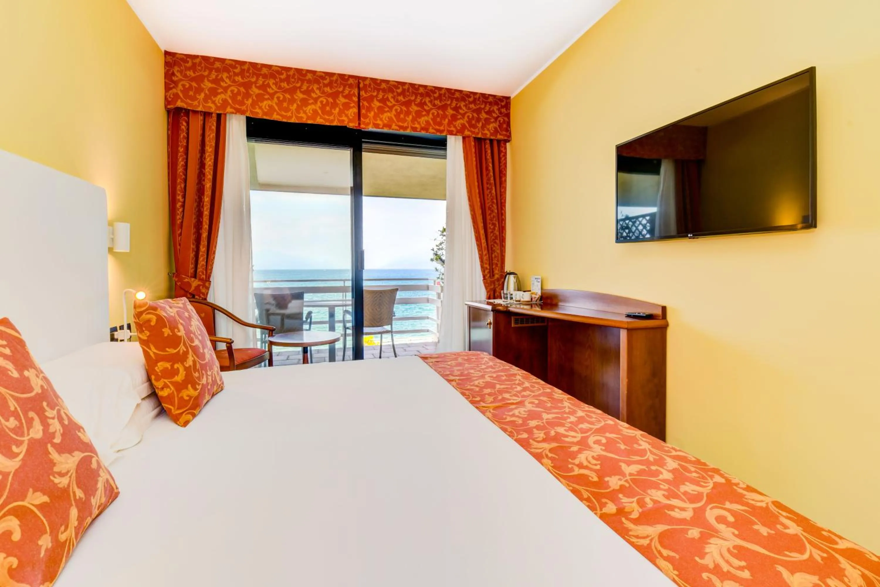 Photo of the whole room, Bed in Lido International