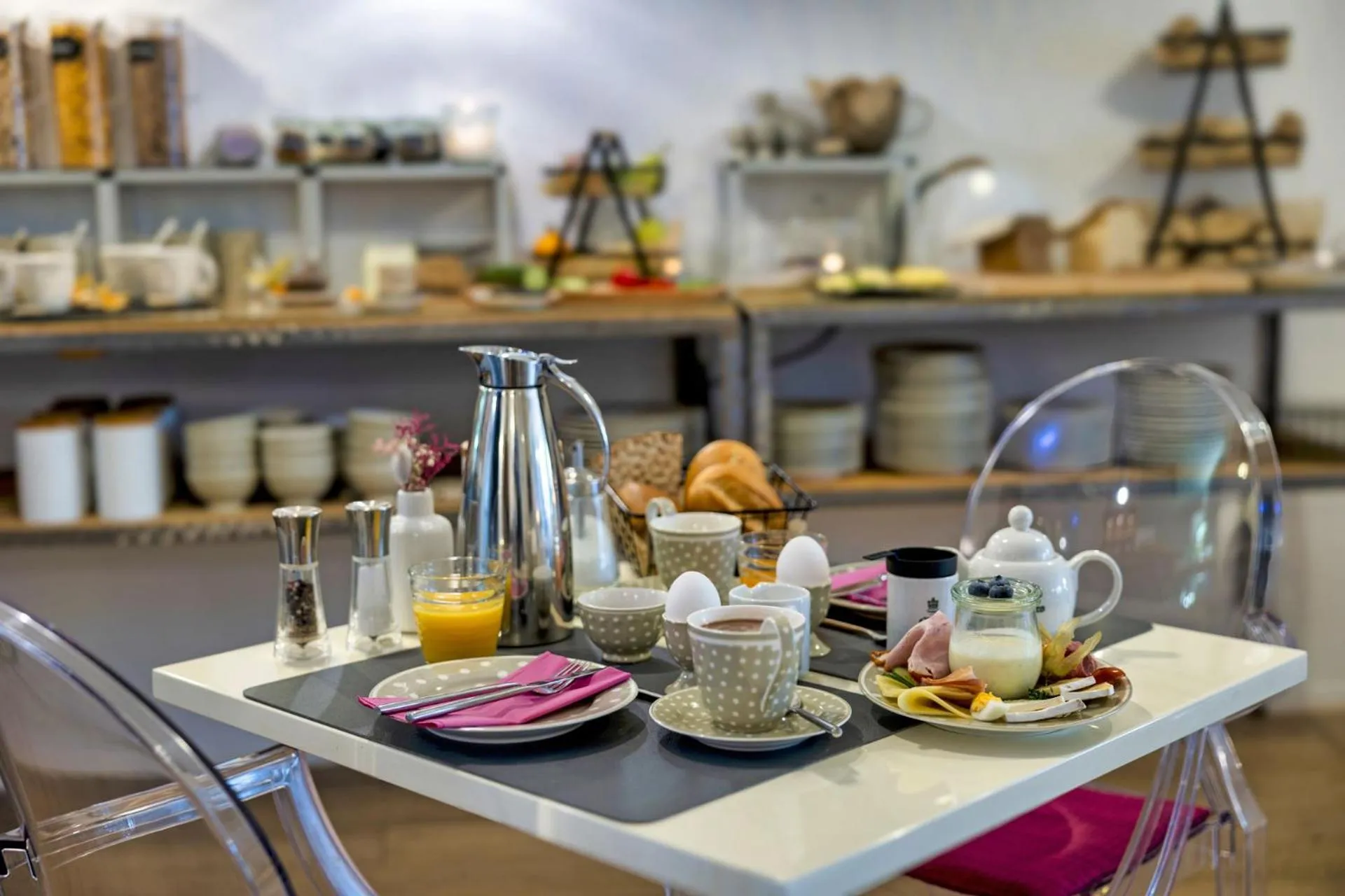 Breakfast in Designhotel 1690 & Apartments