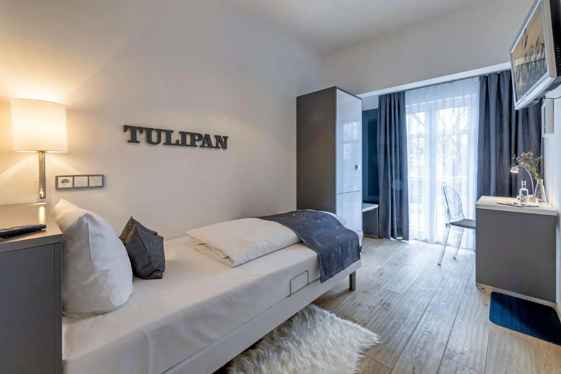 Photo of the whole room, Bed in Designhotel 1690 & Apartments