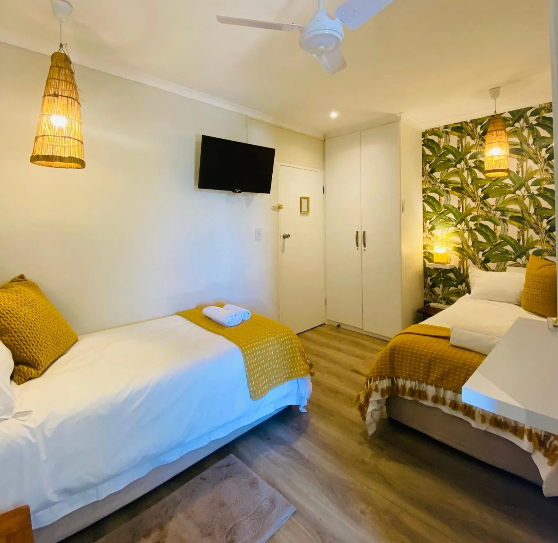 Bed in Dolphin Circle Bed and Breakfast