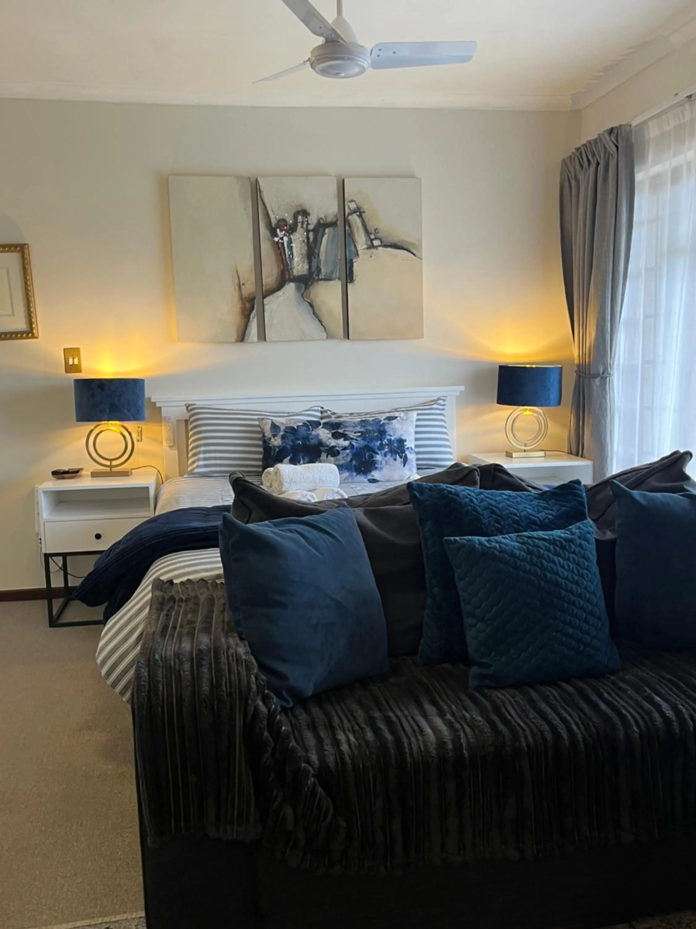 Bed in Dolphin Circle Bed and Breakfast