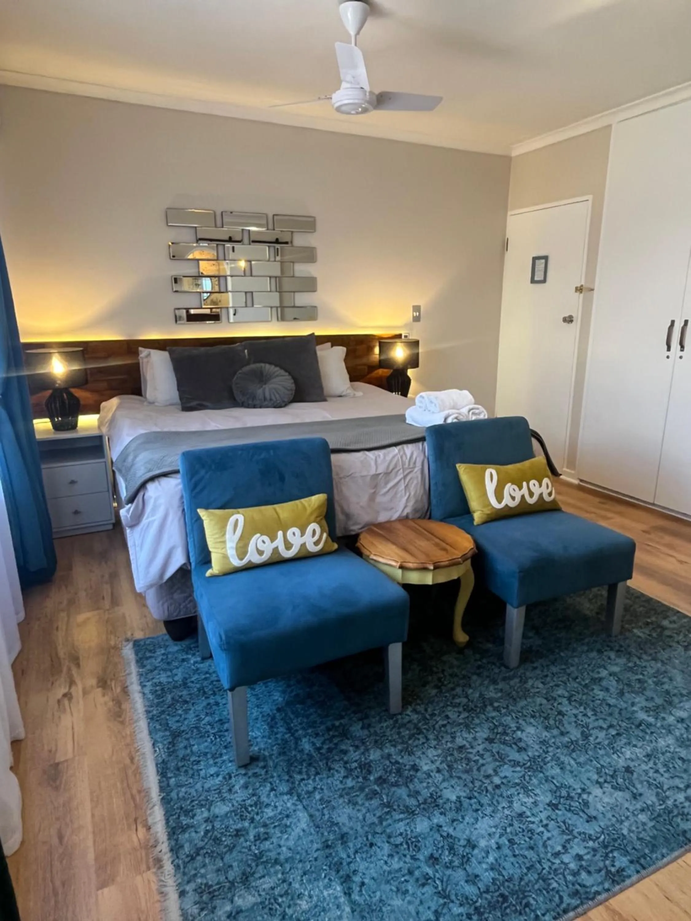 Bed in Dolphin Circle Bed and Breakfast