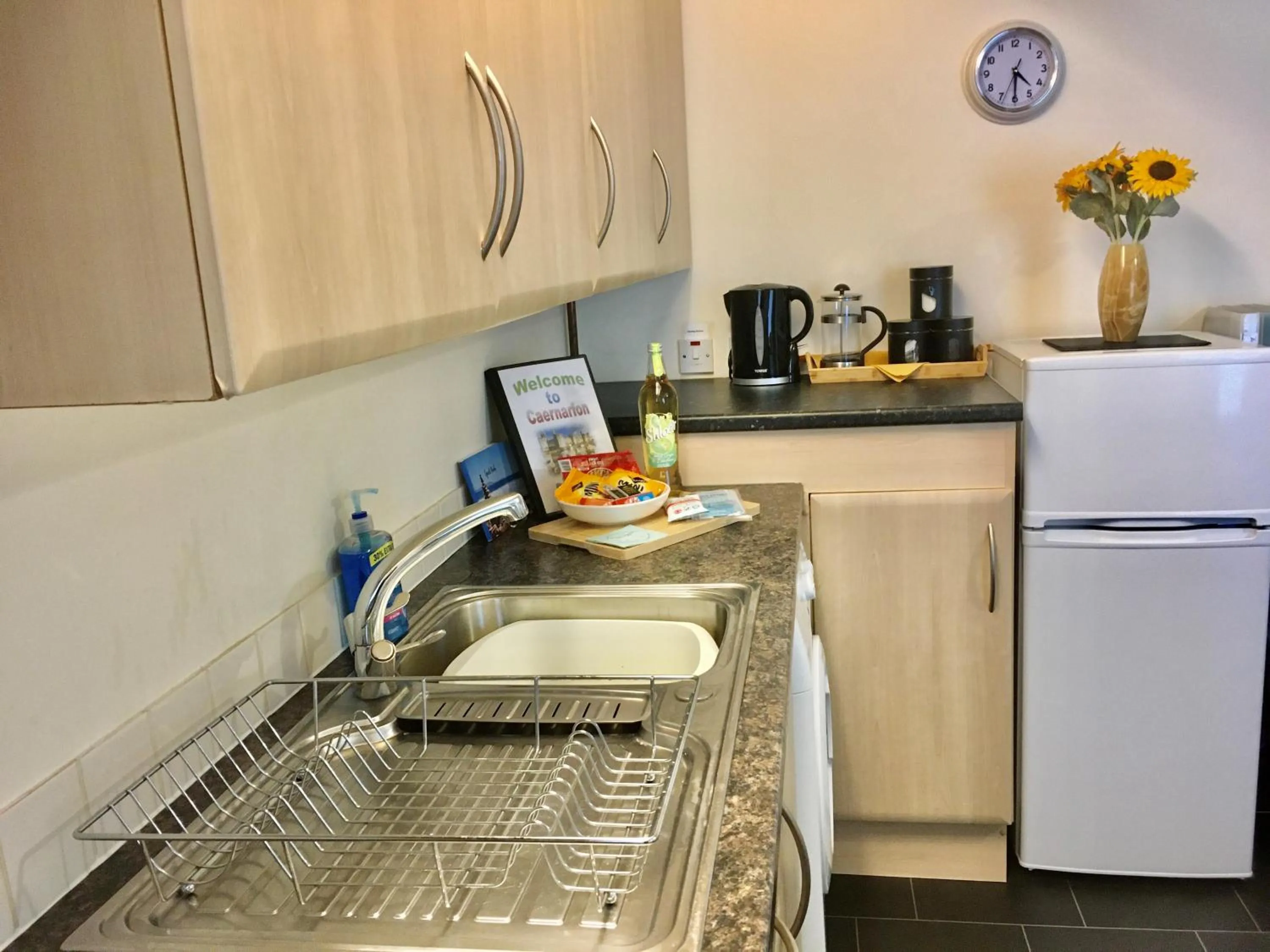 Kitchen or kitchenette in Chapel St Apartments