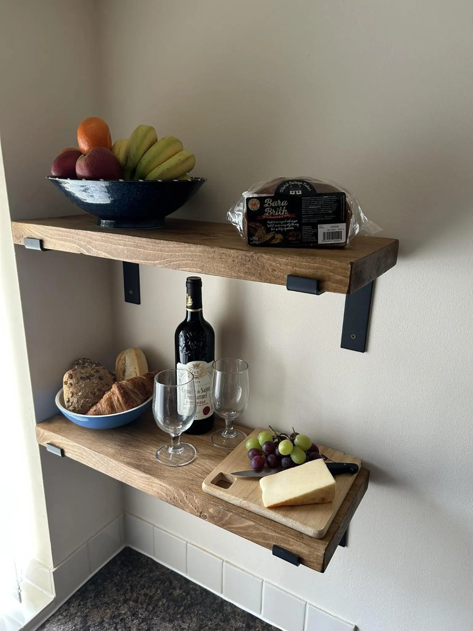 Kitchen or kitchenette in Chapel St Apartments