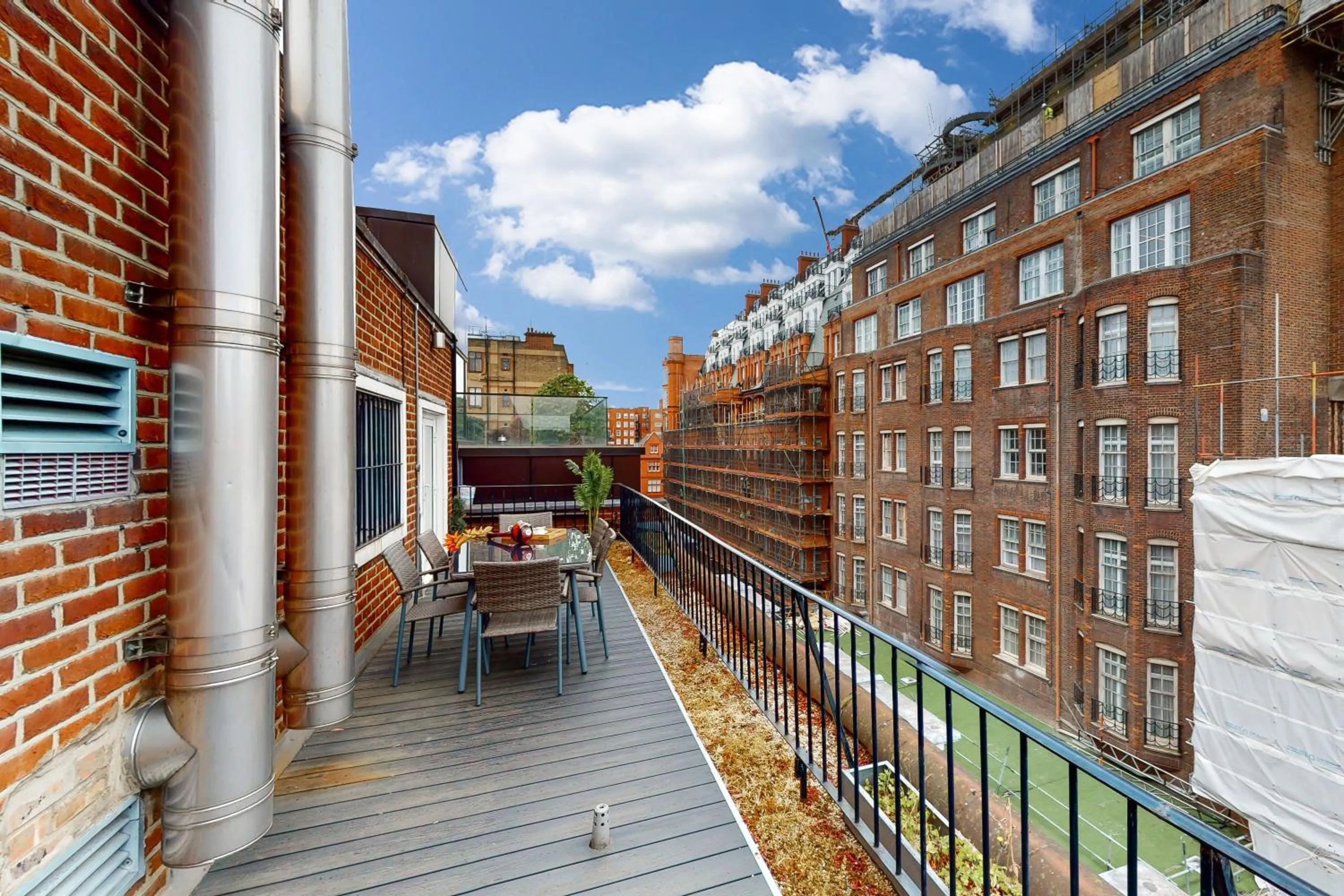 Neighbourhood in Stay in bond street