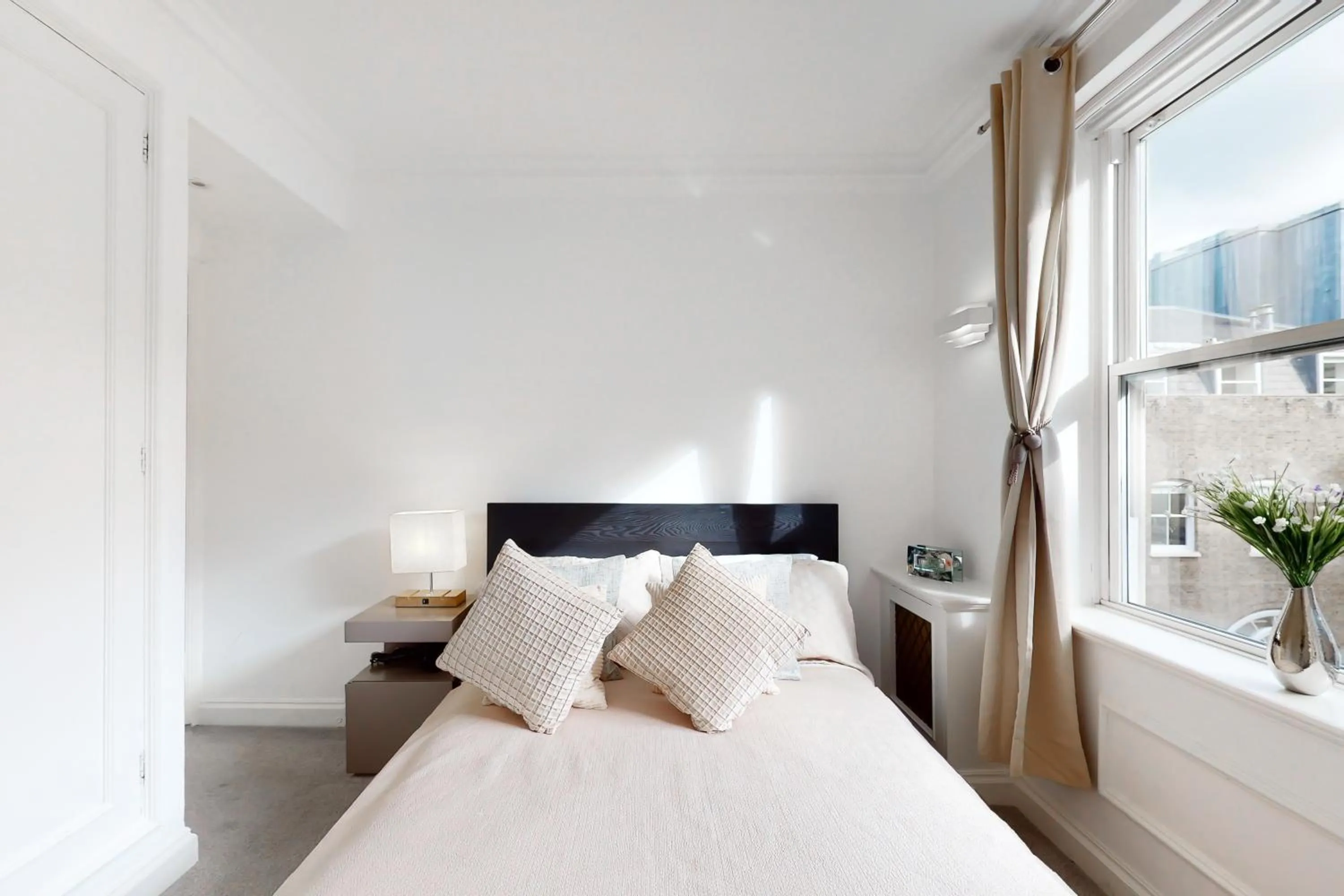 Bed in Stay in bond street