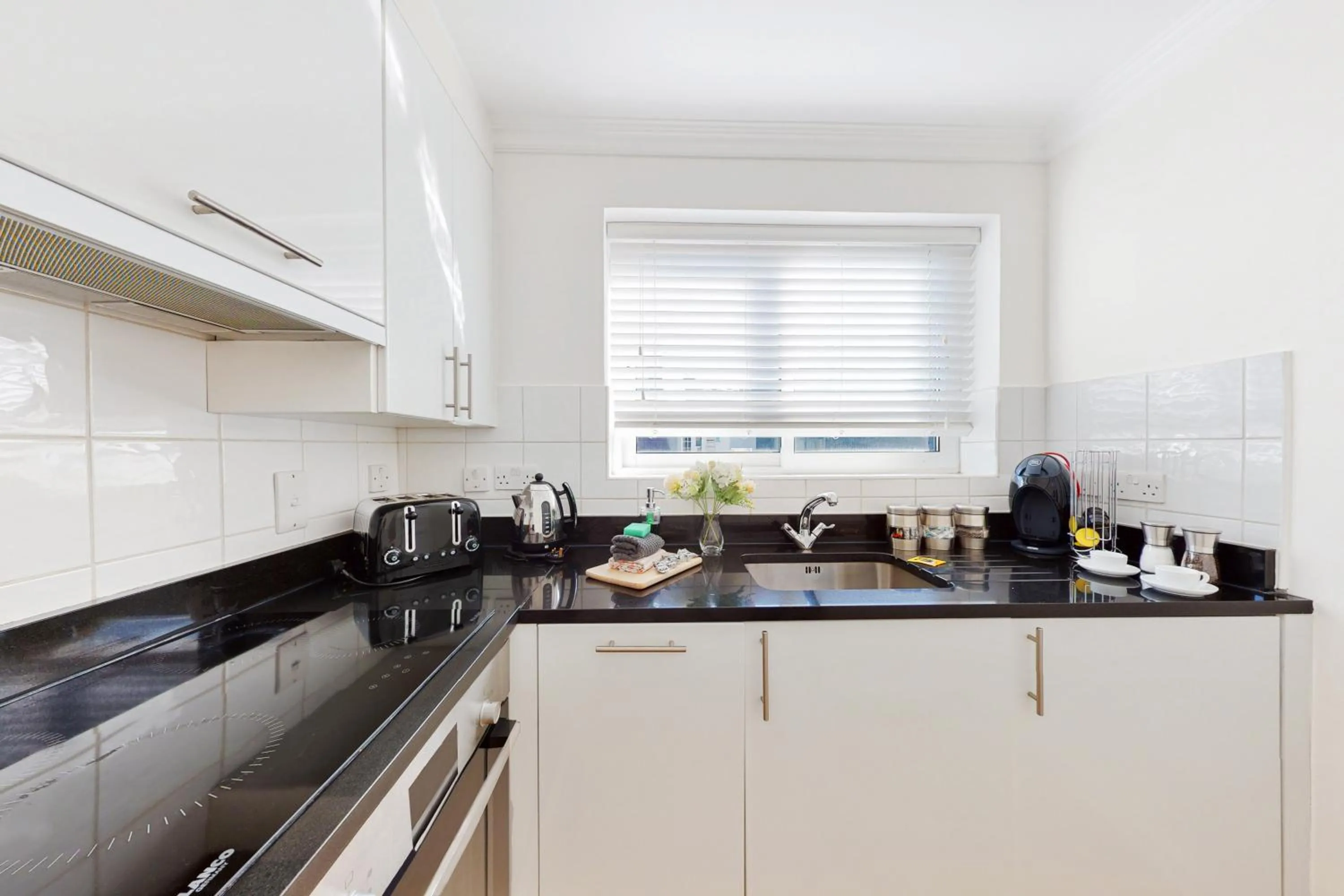 Kitchen or kitchenette in Stay in bond street
