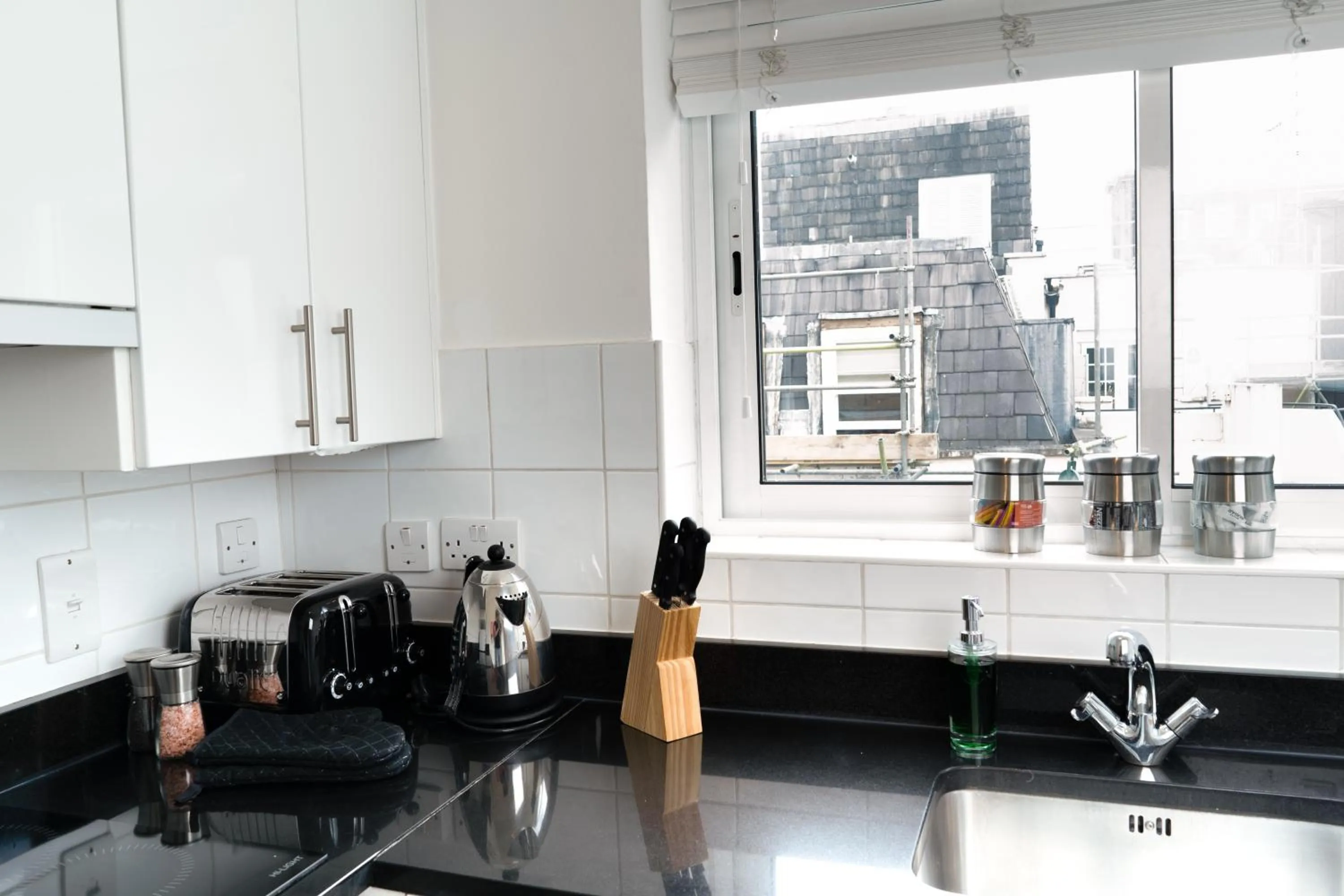 Kitchen or kitchenette in Stay in bond street